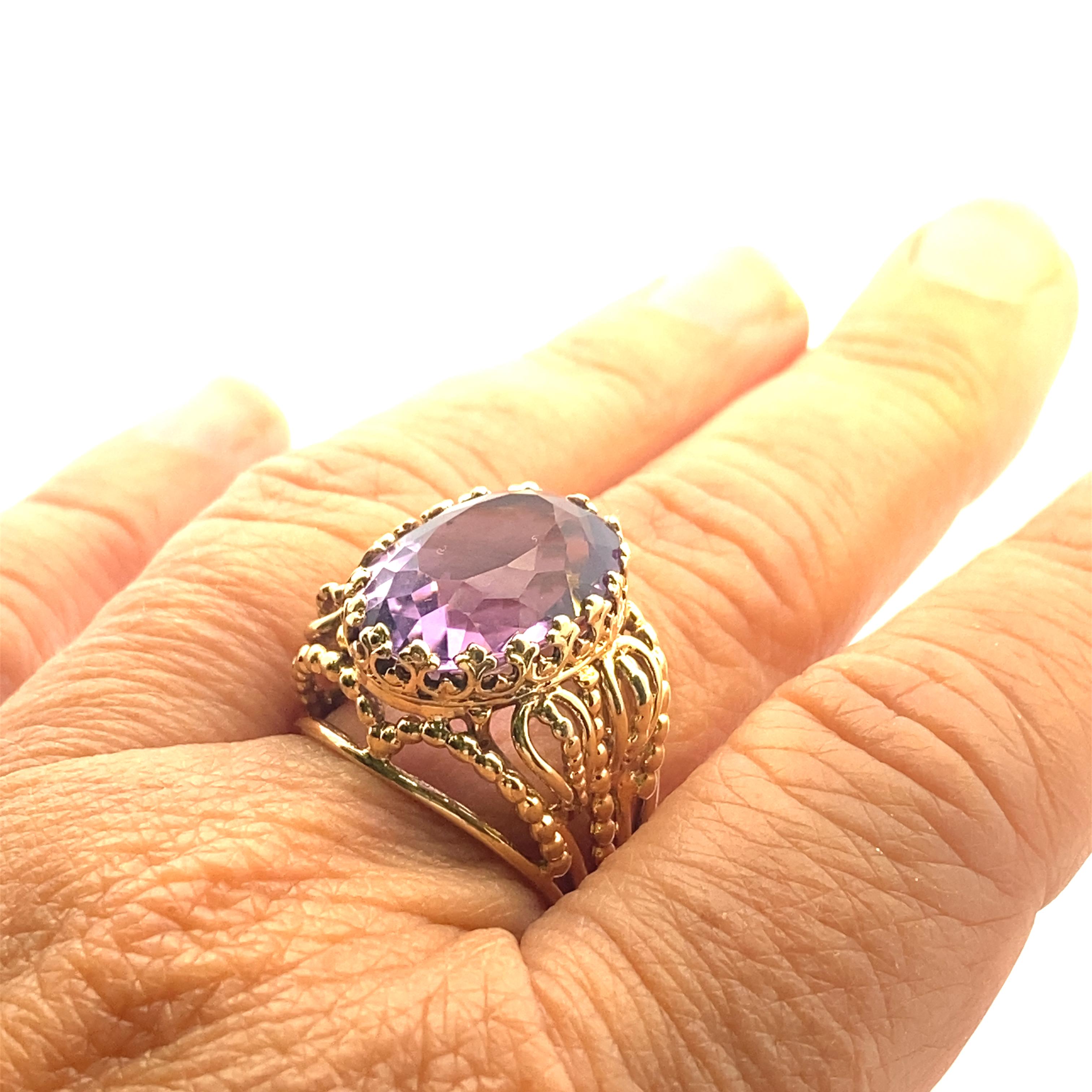 Amethyst Filigree Yellow Gold Ring In Good Condition For Sale In DALLAS, TX