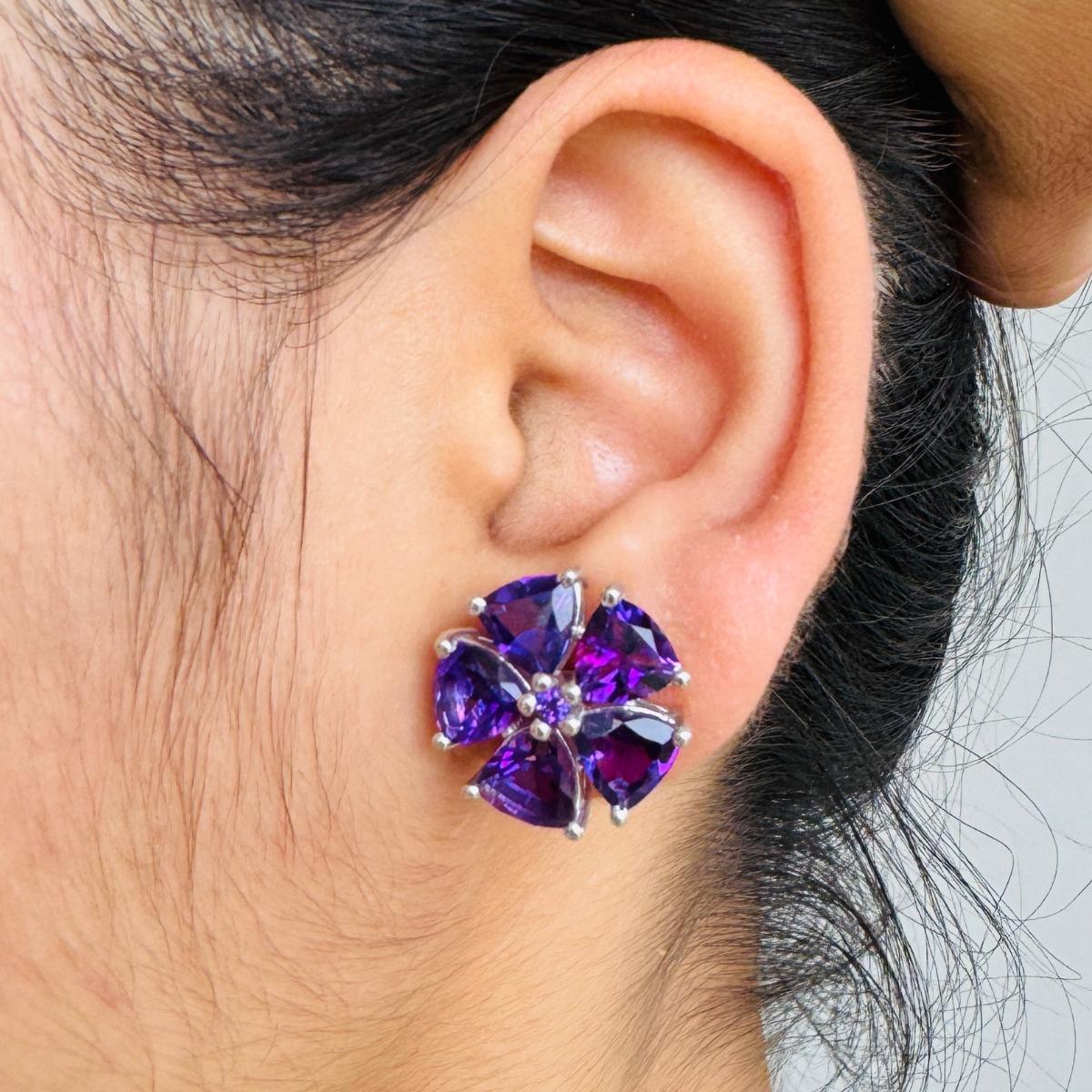 Amethyst Flower Pushback Studs Earring Gift for Her in 925 Solid Silver Jewelry In New Condition For Sale In New York, NY