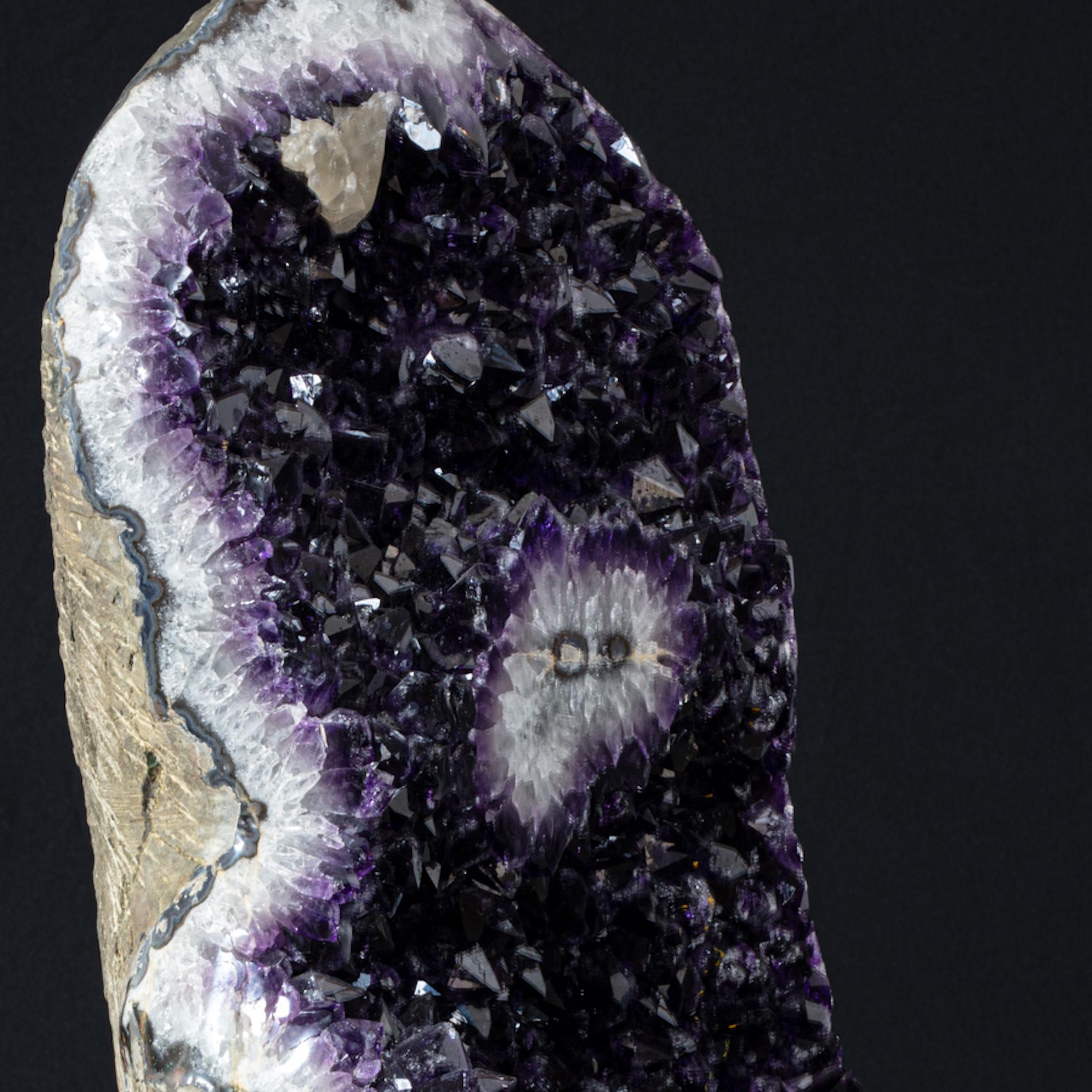 25kg

Amethyst is a quartz containing traces of manganese oxide are responsible for the violet color. Amethyst is usually found in cavities of volcanic rock and is also present in ore corridors. The name amethyst comes from the Greek and means