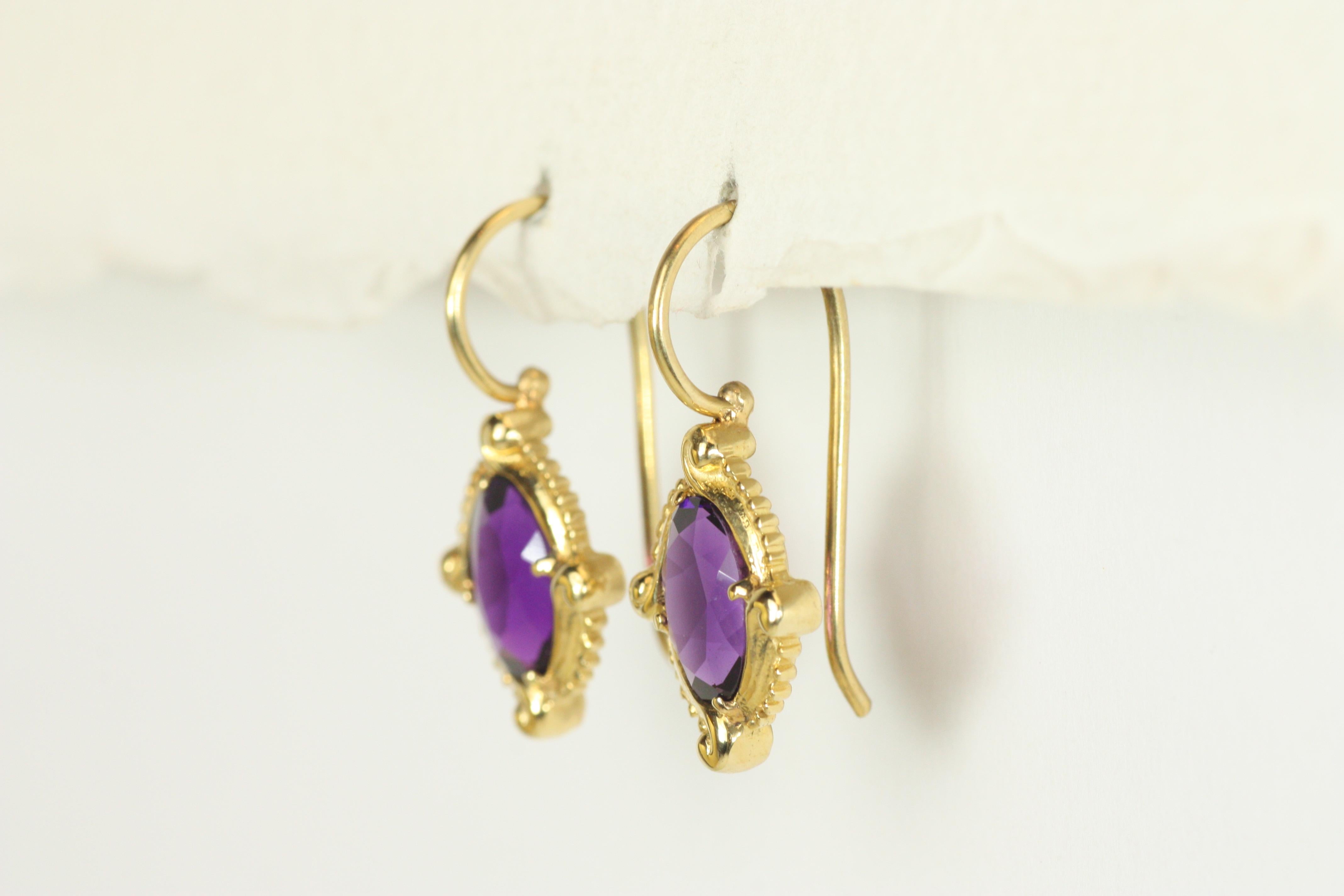 Artisan Boucles d'oreilles « Four Winds » en or jaune 14 carats avec améthyste de Bracken Jewelers en vente