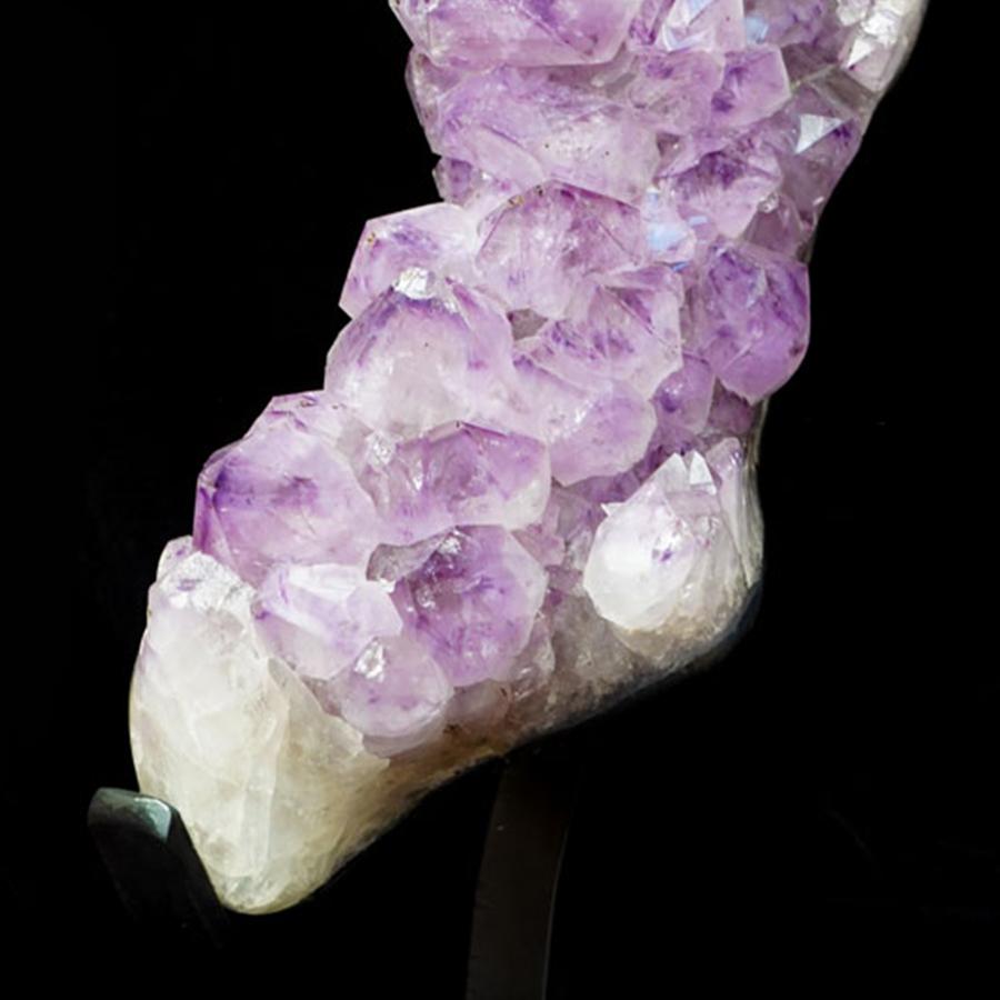 Amethyst has been highly prized since ancient times for its stunning beauty & legendary powers to soothe the energies of the mind and emotions. It brings a calming, tranquil vibration to any space.

• Often called the “Stone of Peace” or “Stone of