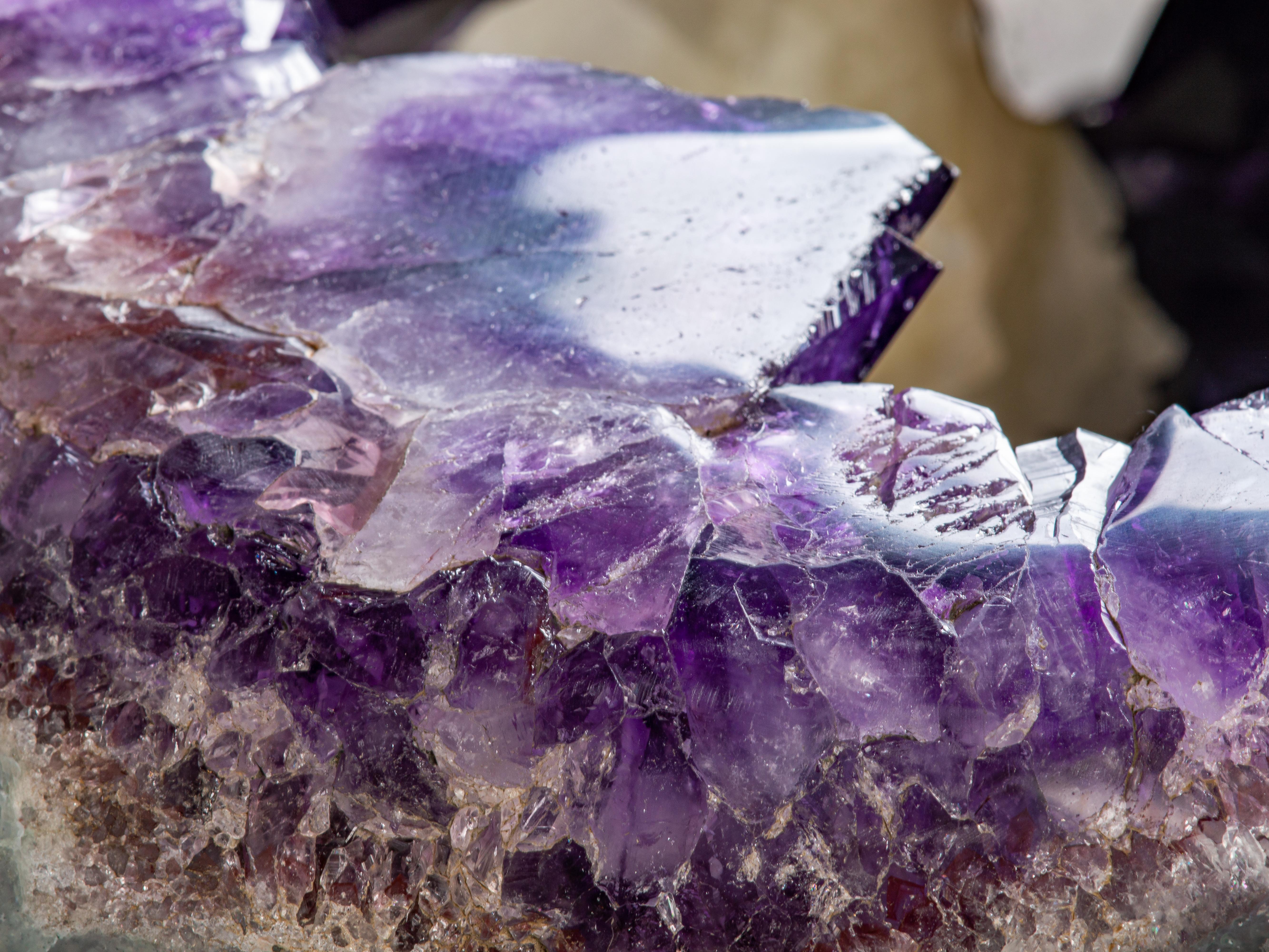 Amethyst Geode table Decoratie Object Sculpture In Excellent Condition For Sale In London, GB