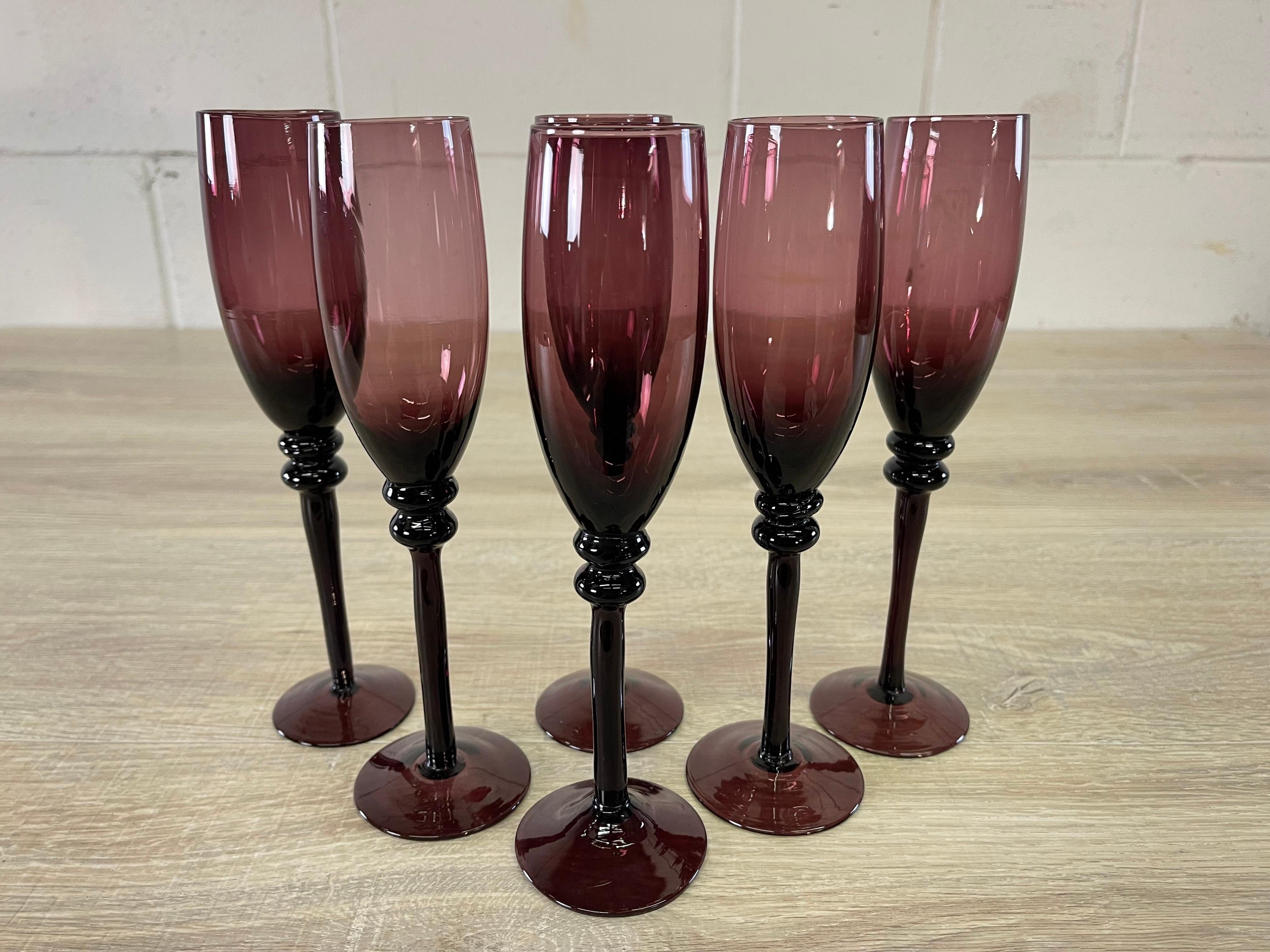 Mid-Century Modern Flûtes à champagne en verre améthyste, lot de 6 en vente