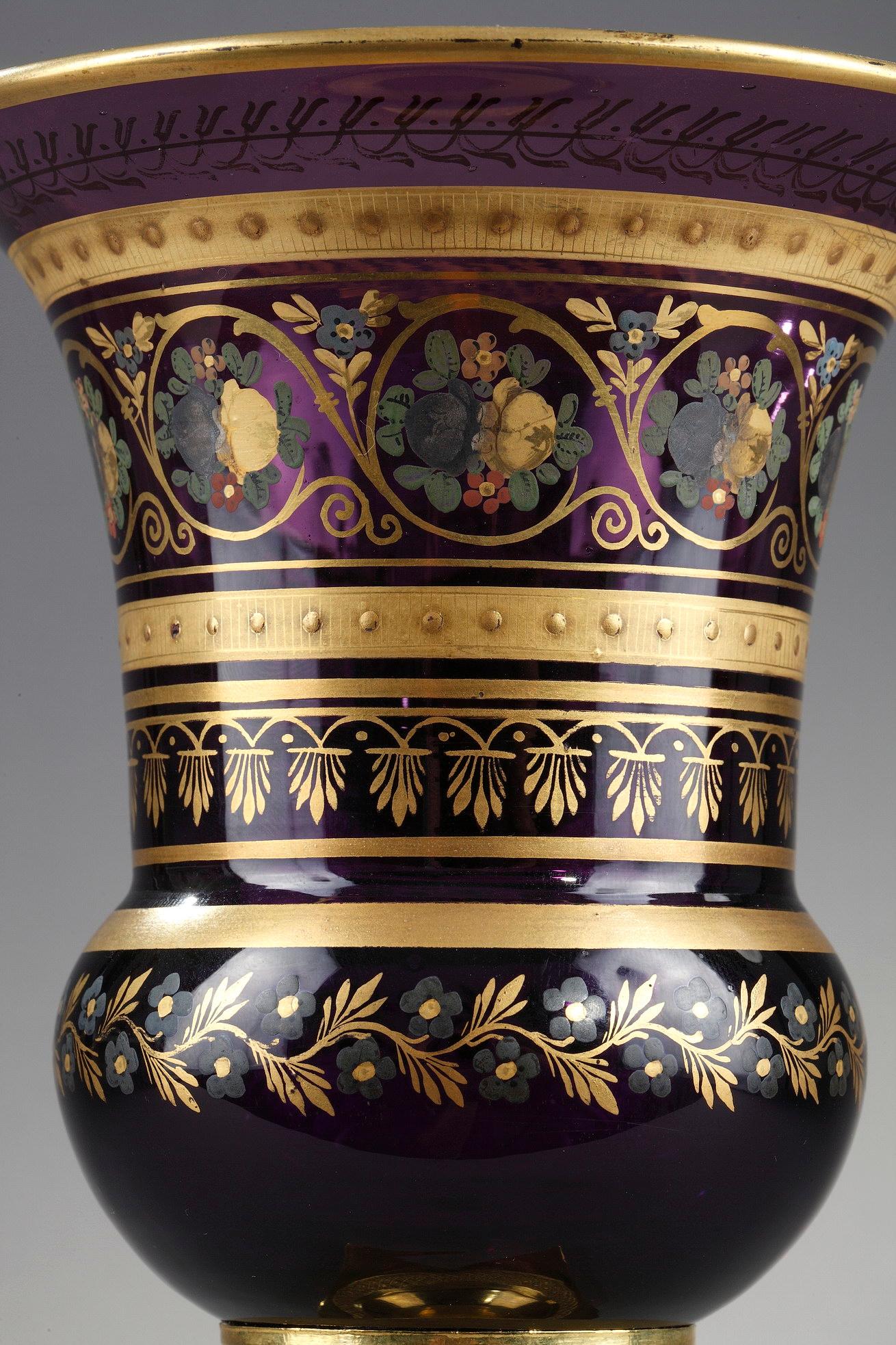 Medicis-Vase aus Amethystglas  The fox and the dof  Fabeln von LA FONTAINE   (Frühes 19. Jahrhundert) im Angebot