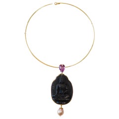 Collier Bouddha en or jaune 18 carats, perles, améthyste et onyx sculpté noir