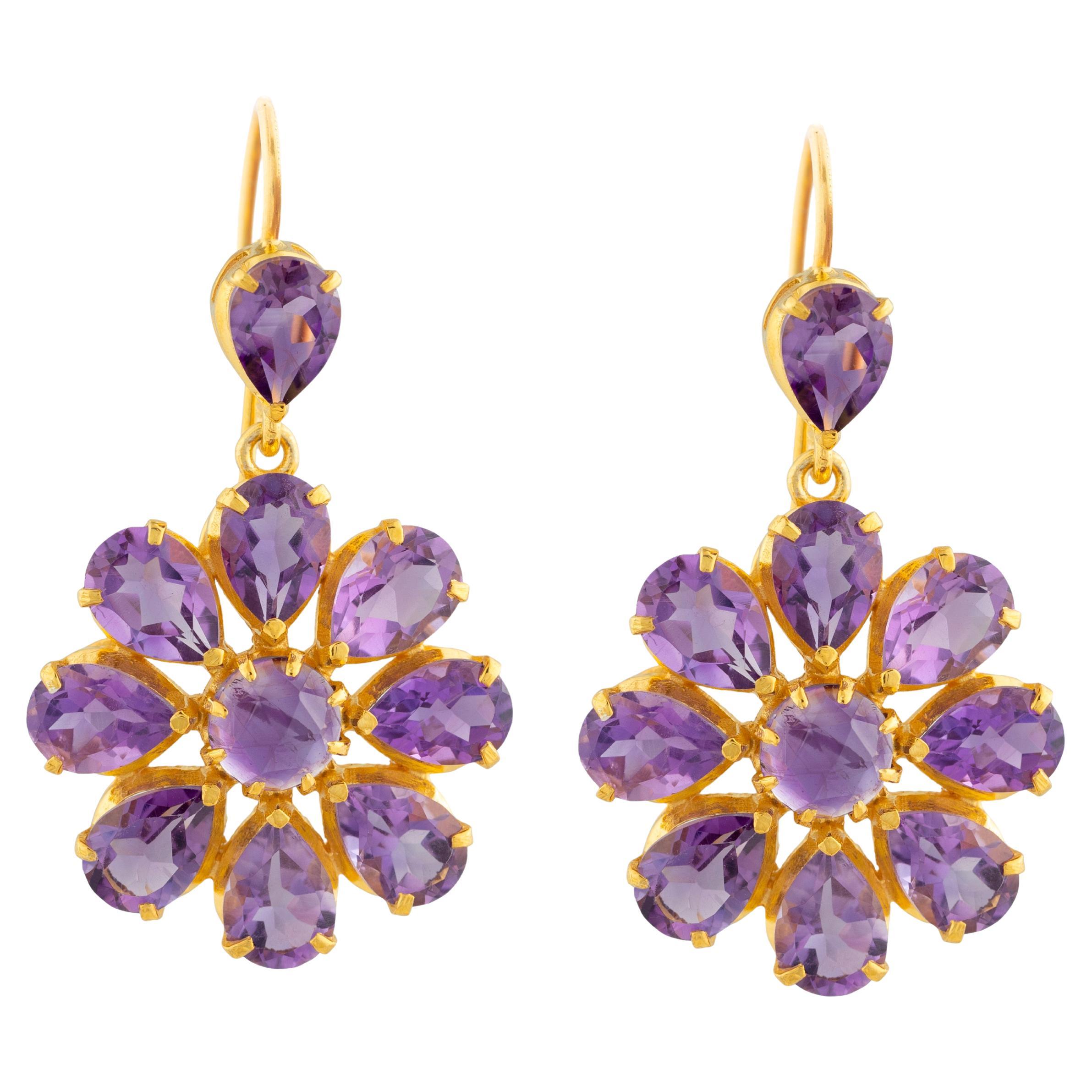Boucles d'oreilles pendantes en plaques d'or avec améthyste