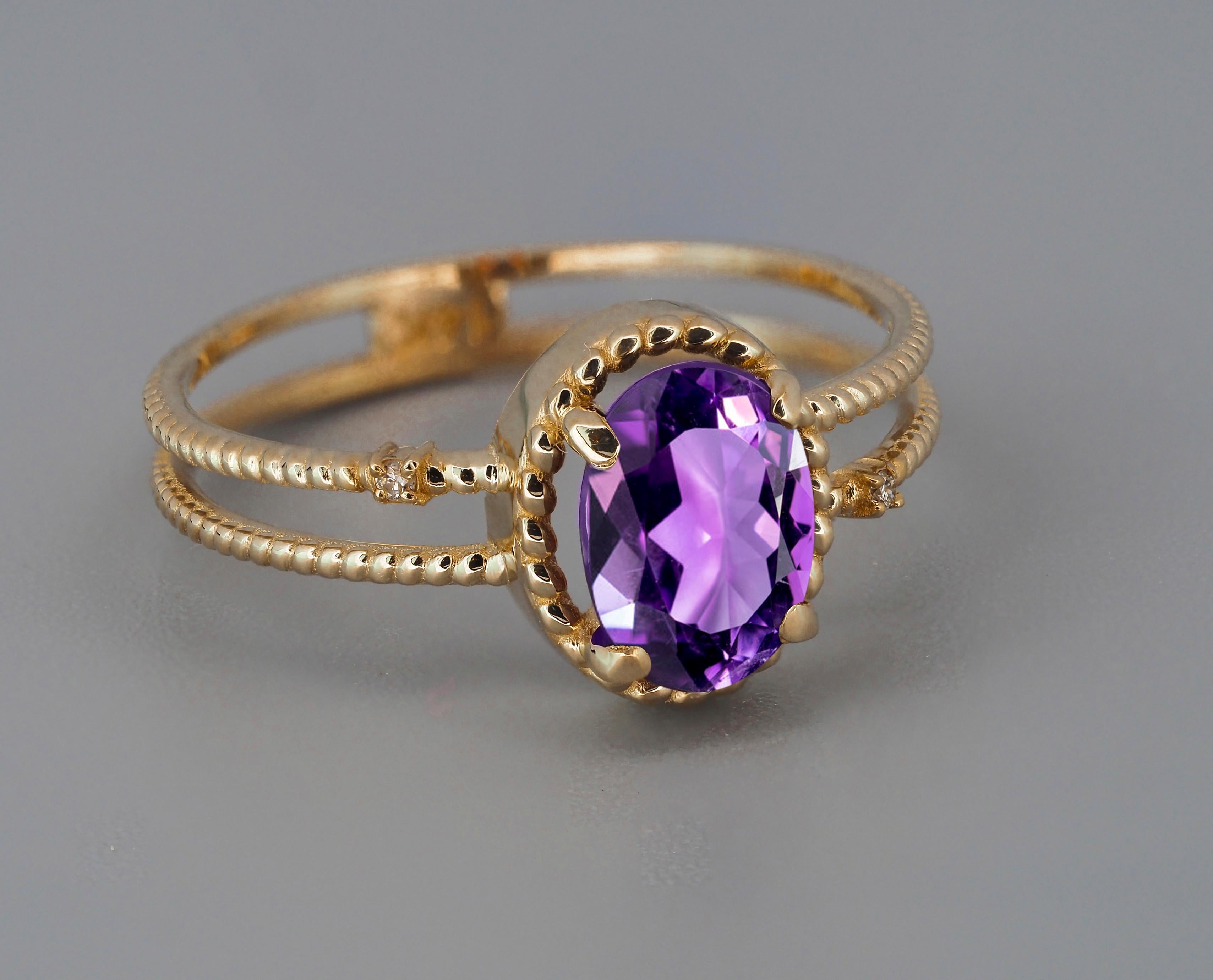 Modern Amethyst Gold Ring, Oval Amethyst Ring, 14k Gold Ring with Amethyst For Sale