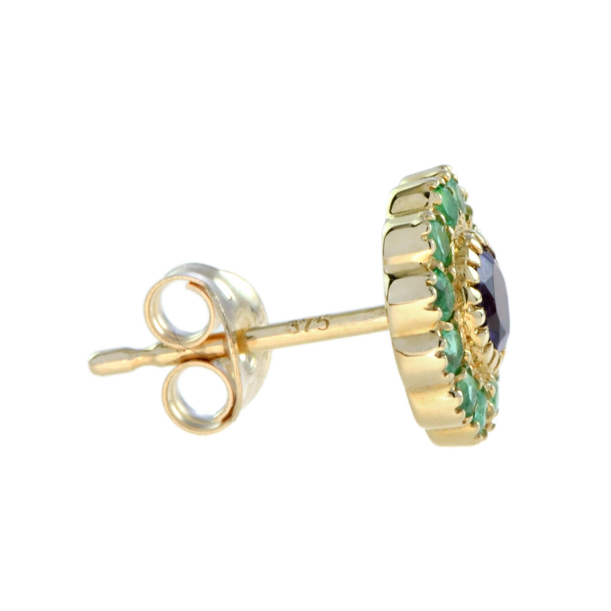 Ces boucles d'oreilles en forme de fleur ont un centre en améthyste violette naturelle et des pétales en émeraude naturelle. Or jaune 14K. 
Informations sur les boucles d'oreilles
Largeur : 9 mm.
Longueur : 9 mm.
Poids : 1,52 g. (approx. au