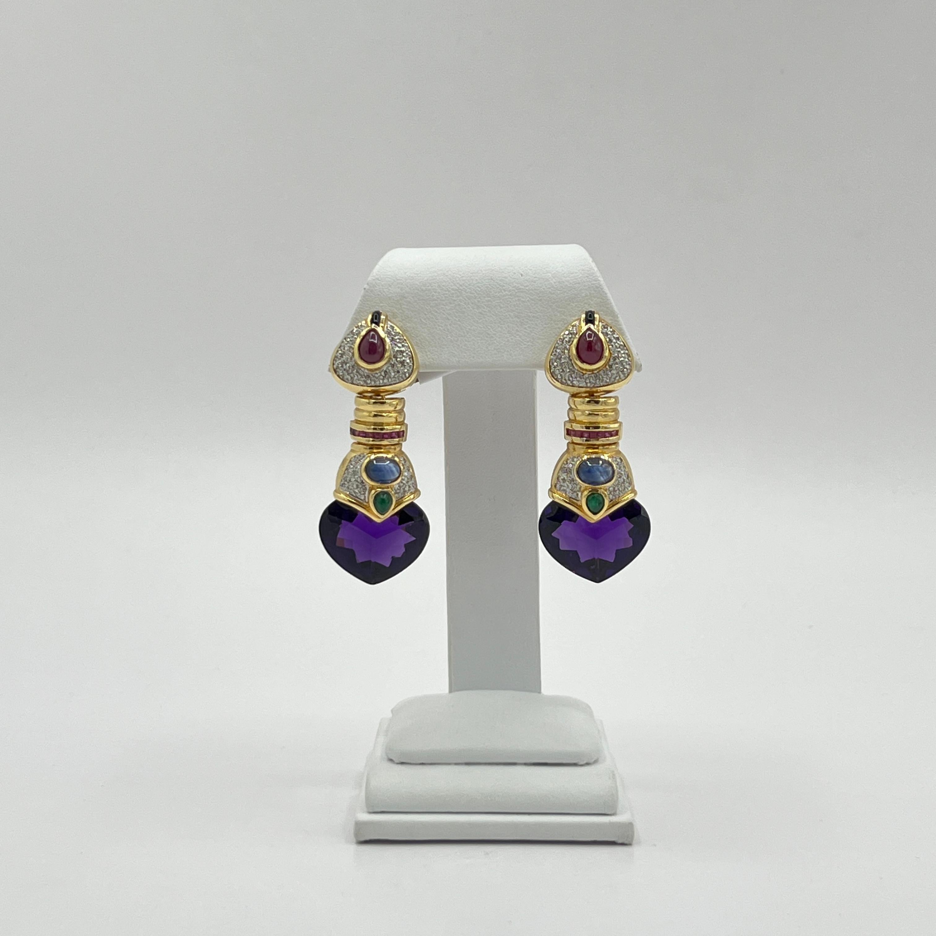 Femenino o masculino Pendientes Corazón de Amatista con Cabujón de Zafiro, Esmeralda y Rubí en Oro de 18K en venta