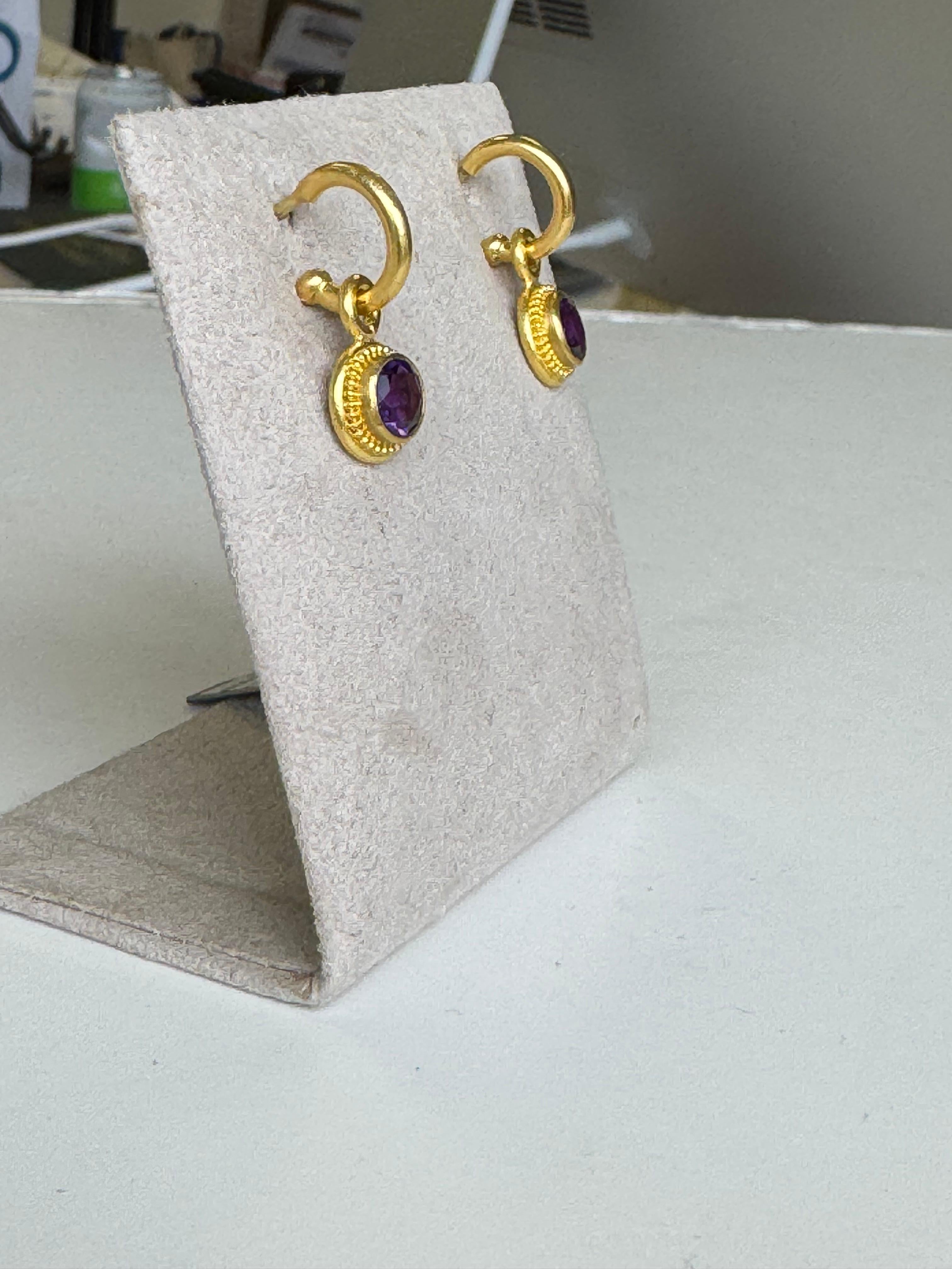 Orecchini a cerchio e a goccia di ametista in oro 22 carati In condizioni Nuovo in vendita a New York, NY