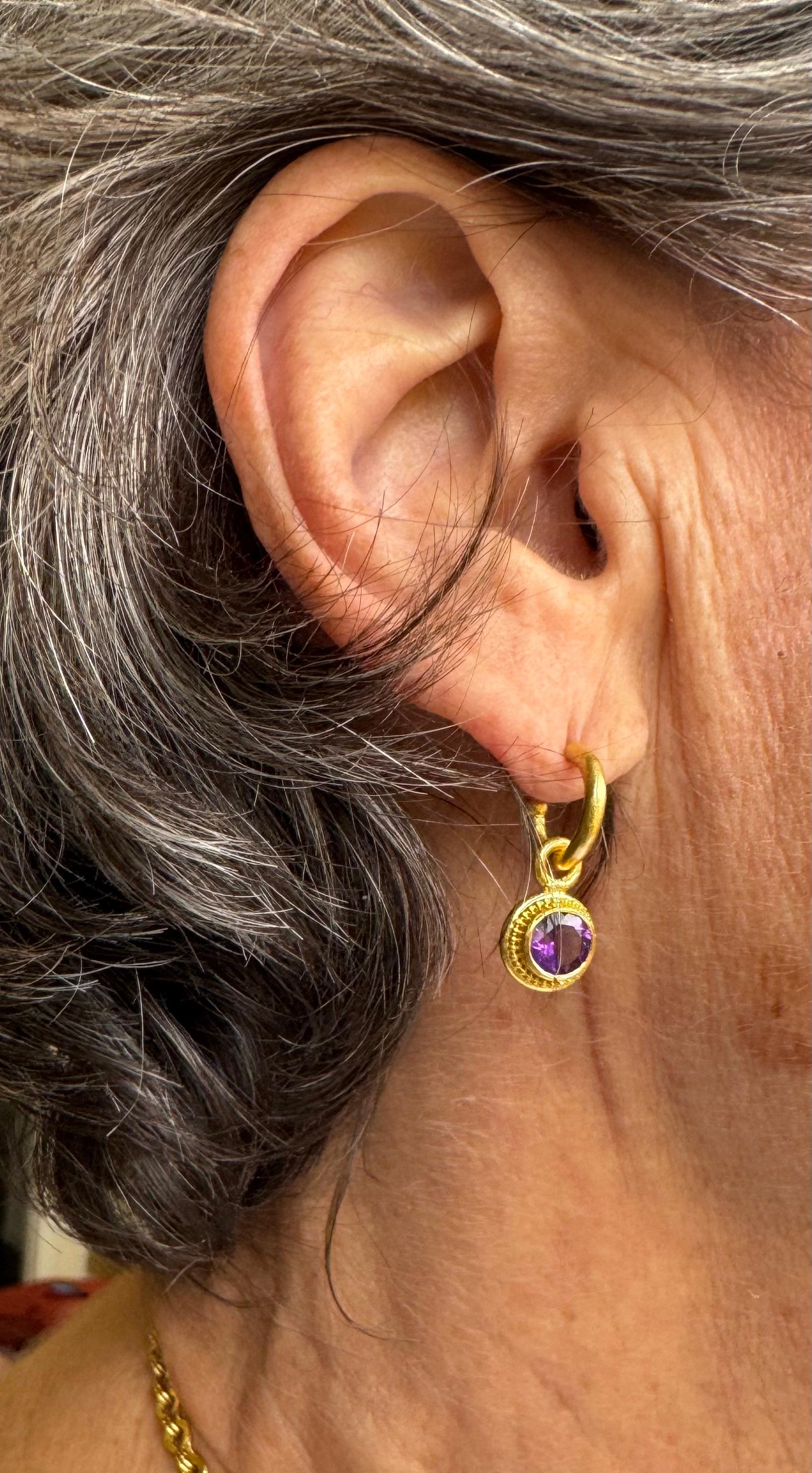 Orecchini a cerchio e a goccia di ametista in oro 22 carati in vendita 2