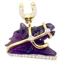 Pendentif cheval sculpté en améthyste serti de diamants en or 18 carats