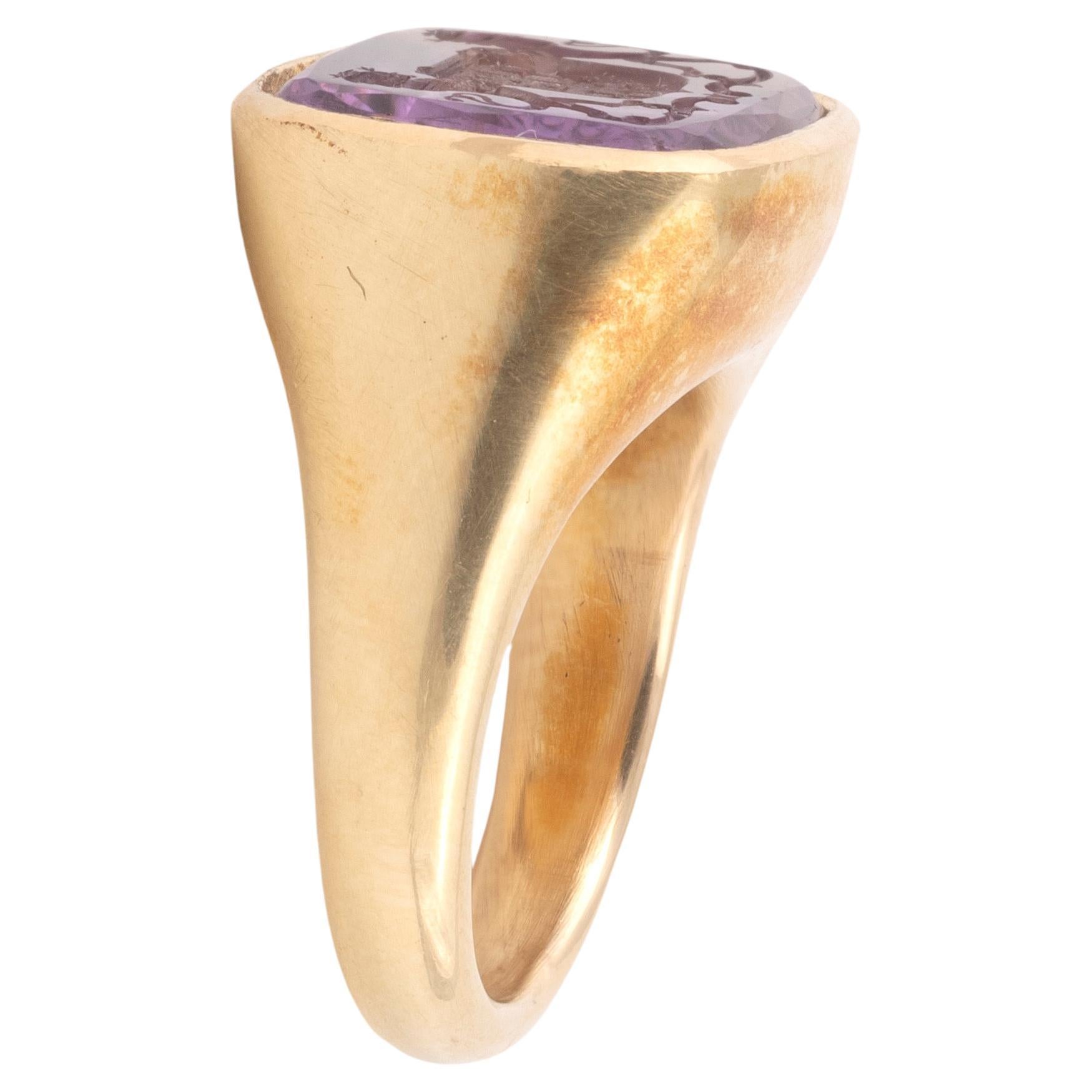 Rectangular cushion amethyst weighing 8.24 carats, intaglio engraved with an escutcheon shouldered by two lions. 18kt yellow gold setting.
Ring size 7 1/4
Weight : 16,78gr.
Size of bezel : 16mm x 20mm

Arms of Lord William Henry CAVENDISH-BENTINCK