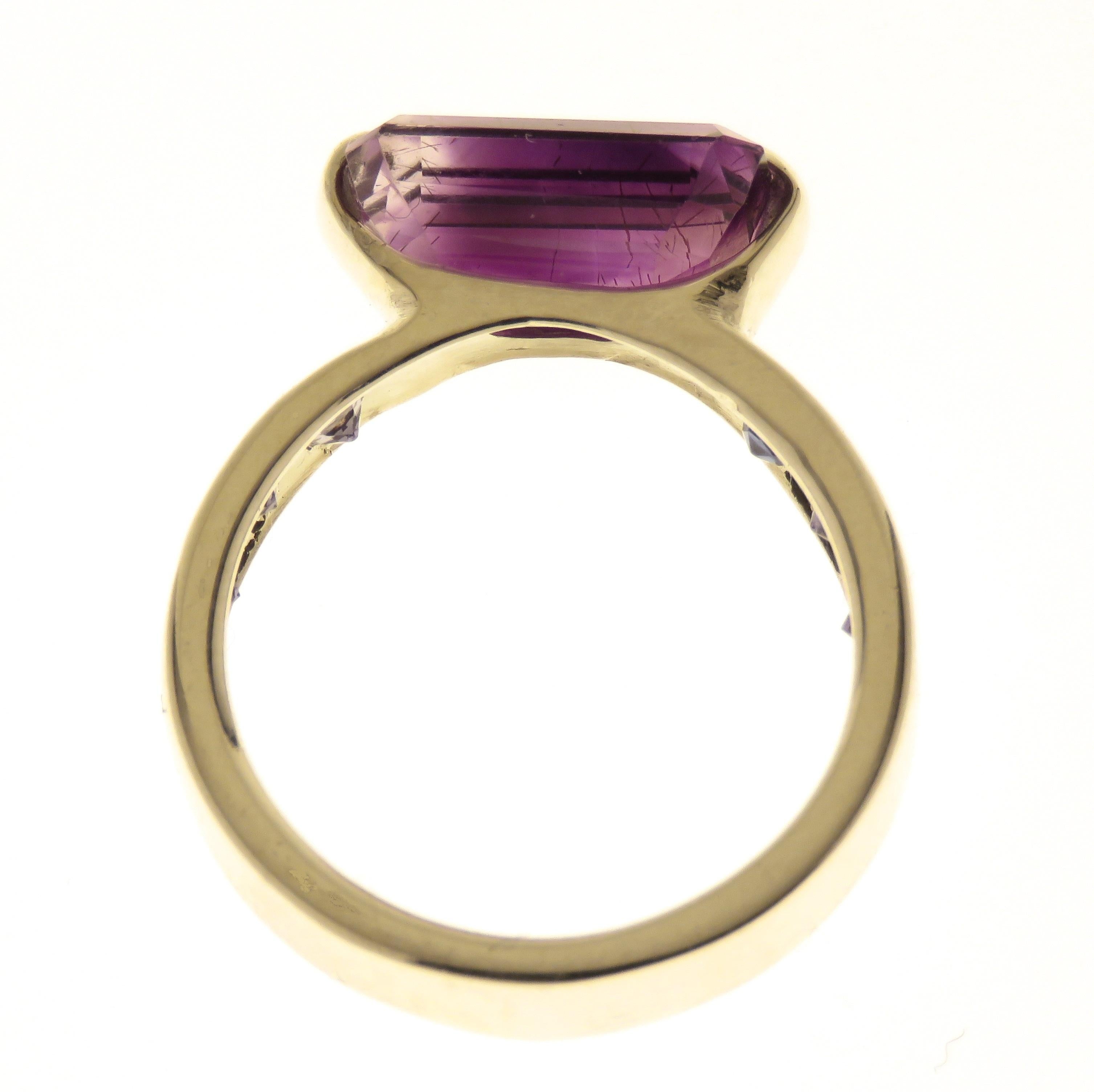 Modern Amethyst Iolite 9 Karat White Gold Cocktail Ring Handcrafted in Italy For Sale