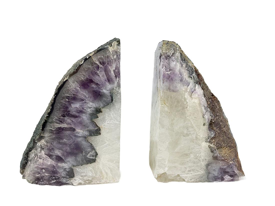 Amethyst large bookends, 1970s.

Amethyst is a gemstone. These Amethyst bookends are created from an Amethyst geode. It has a flat cut base and is sliced ??in the middle. Amethyst is a purple type of quartz. Amethyst works protective, purifying,