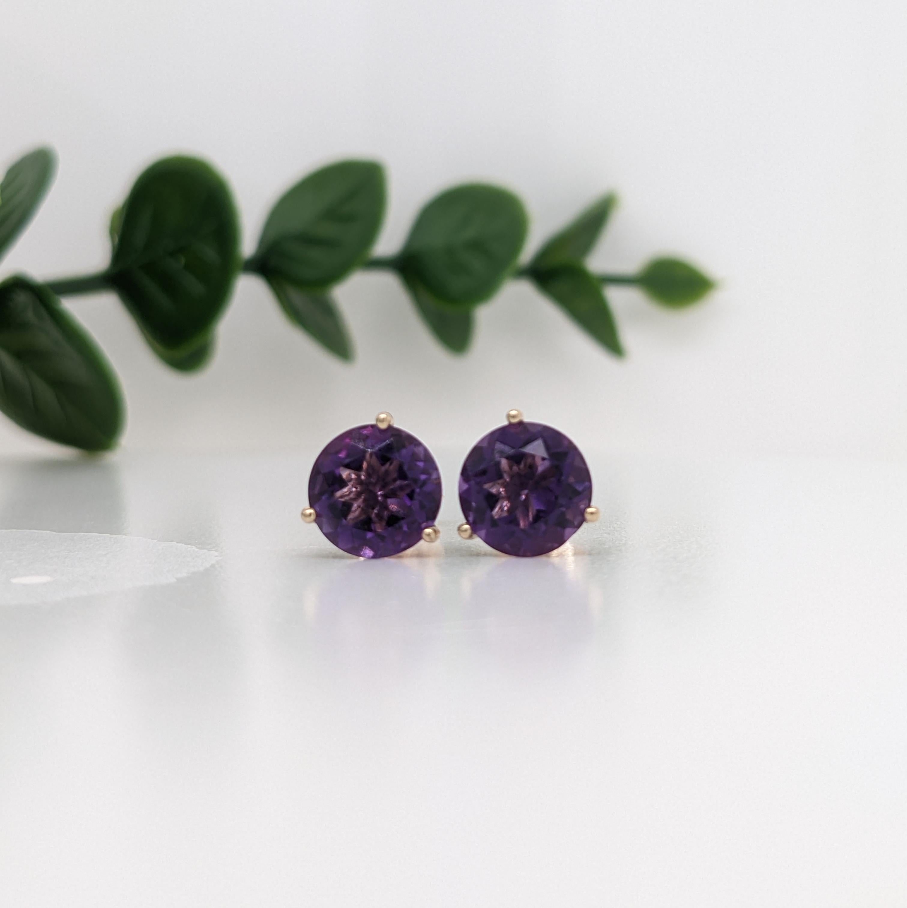 Questi orecchini per tutti i giorni sono semplicemente perfetti per tutte le età e per ogni occasione. Realizzati con gemme naturali, estratte dalla terra e incastonate in una notevole quantità di oro massiccio 14k, sono progettati per essere