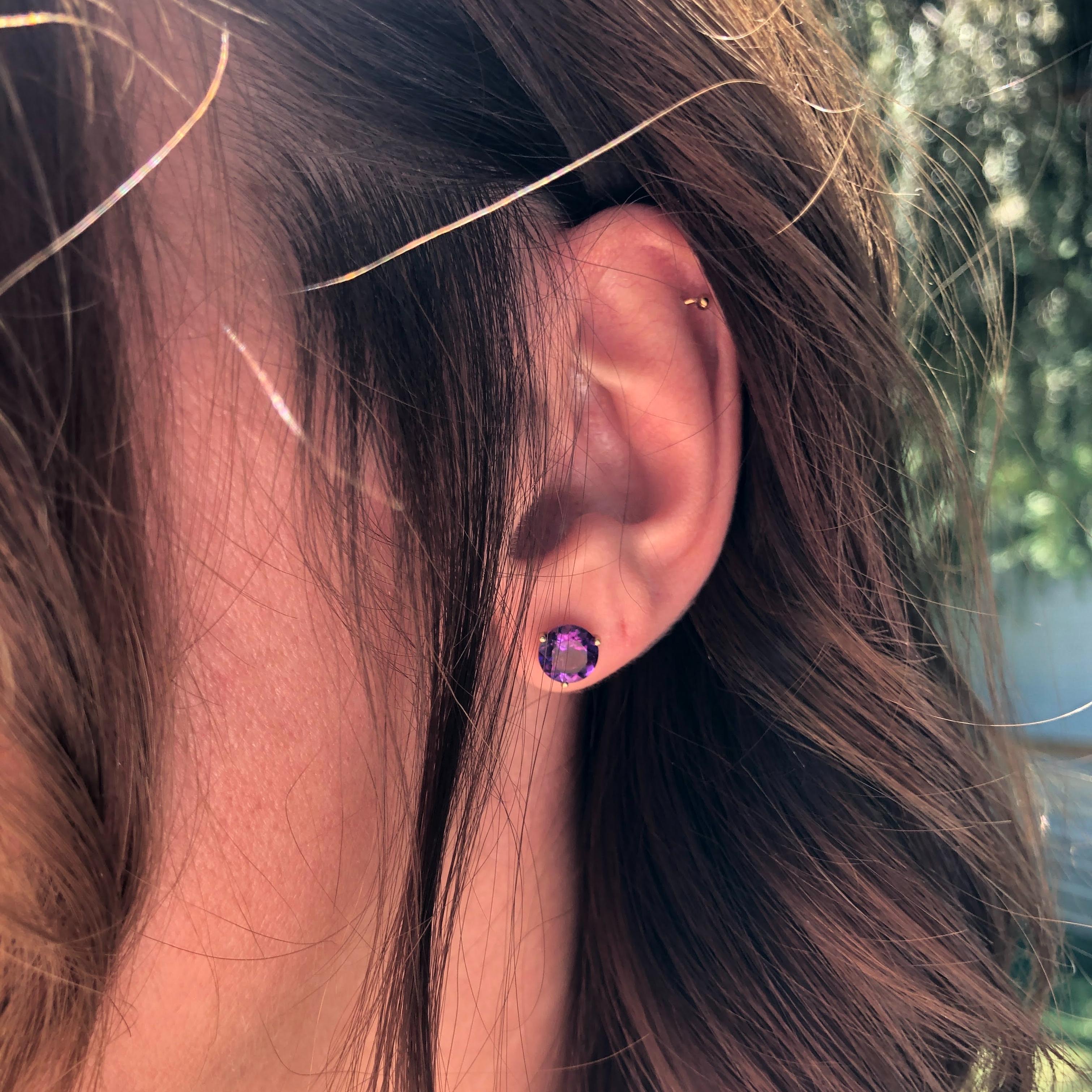 Donna Orecchini solitari in oro massiccio 14K con ametista Martini, tondi 7 mm in vendita