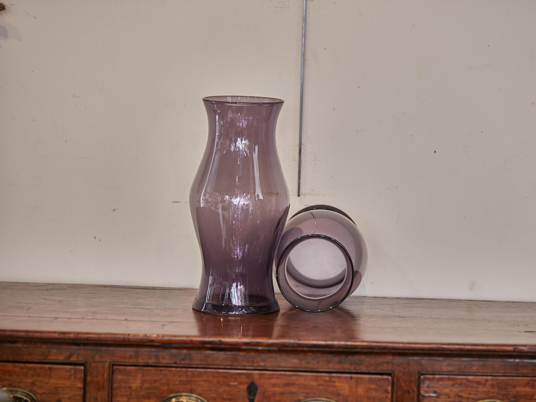 Hurricane-Lampen-Glasschirme mit Amethyst aus der Mitte des Jahrhunderts, Paar im Angebot 1