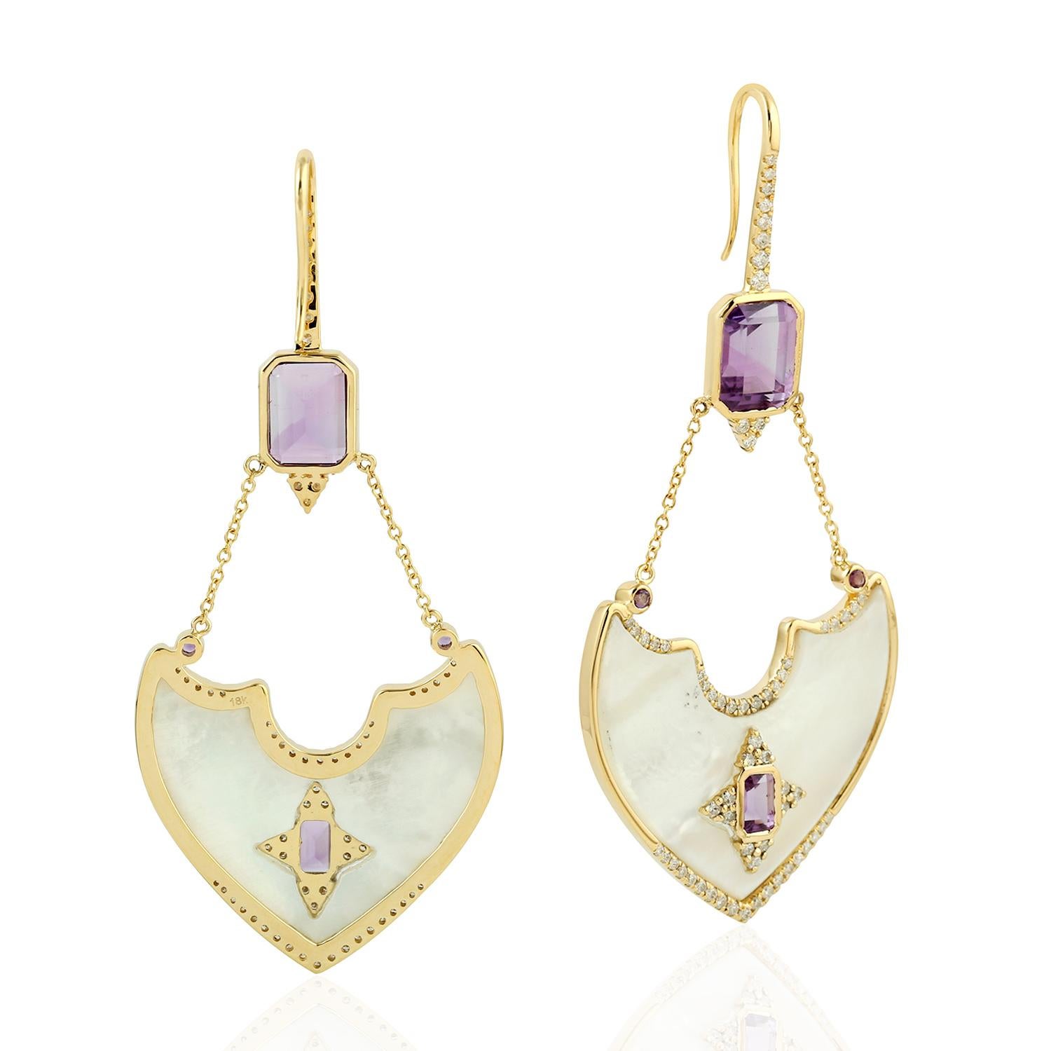 Moderne Boucles d'oreilles en or 18 carats avec améthyste et diamants en vente