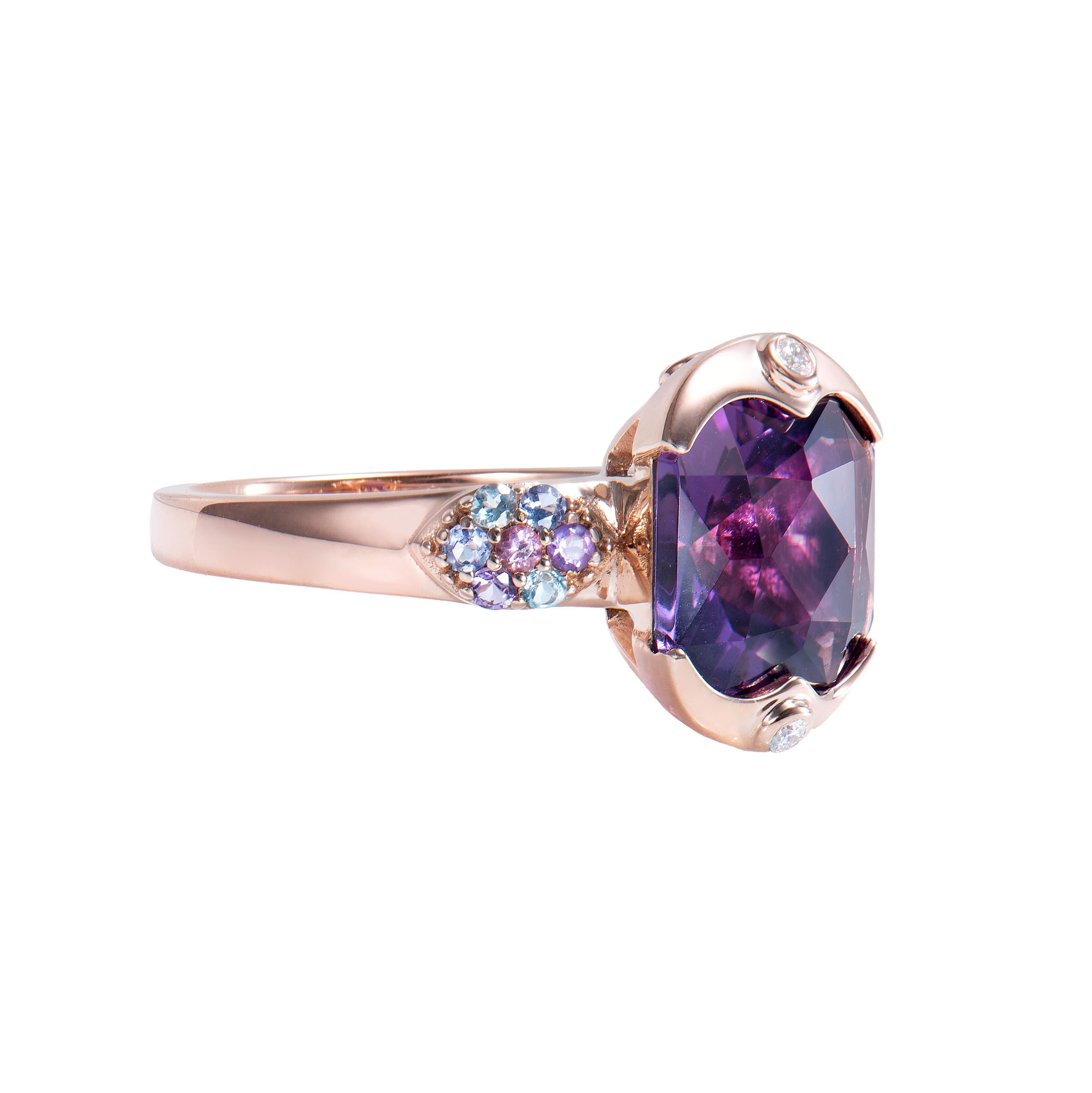 Ring aus 18 Karat Roségold mit Amethyst, mehreren Edelsteinen und weißen Diamanten. (Achteckschliff) im Angebot