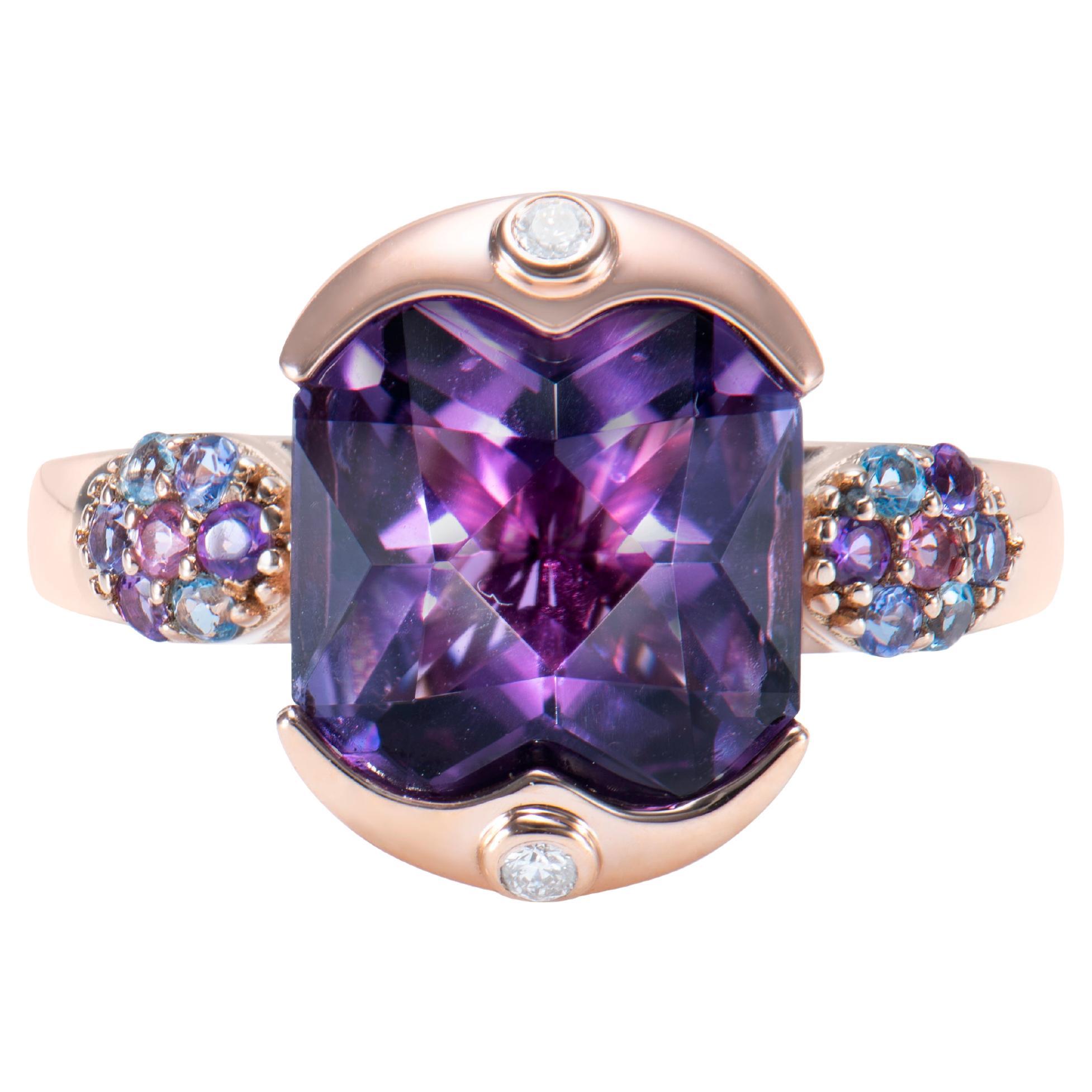 Ring aus 18 Karat Roségold mit Amethyst, mehreren Edelsteinen und weißen Diamanten.