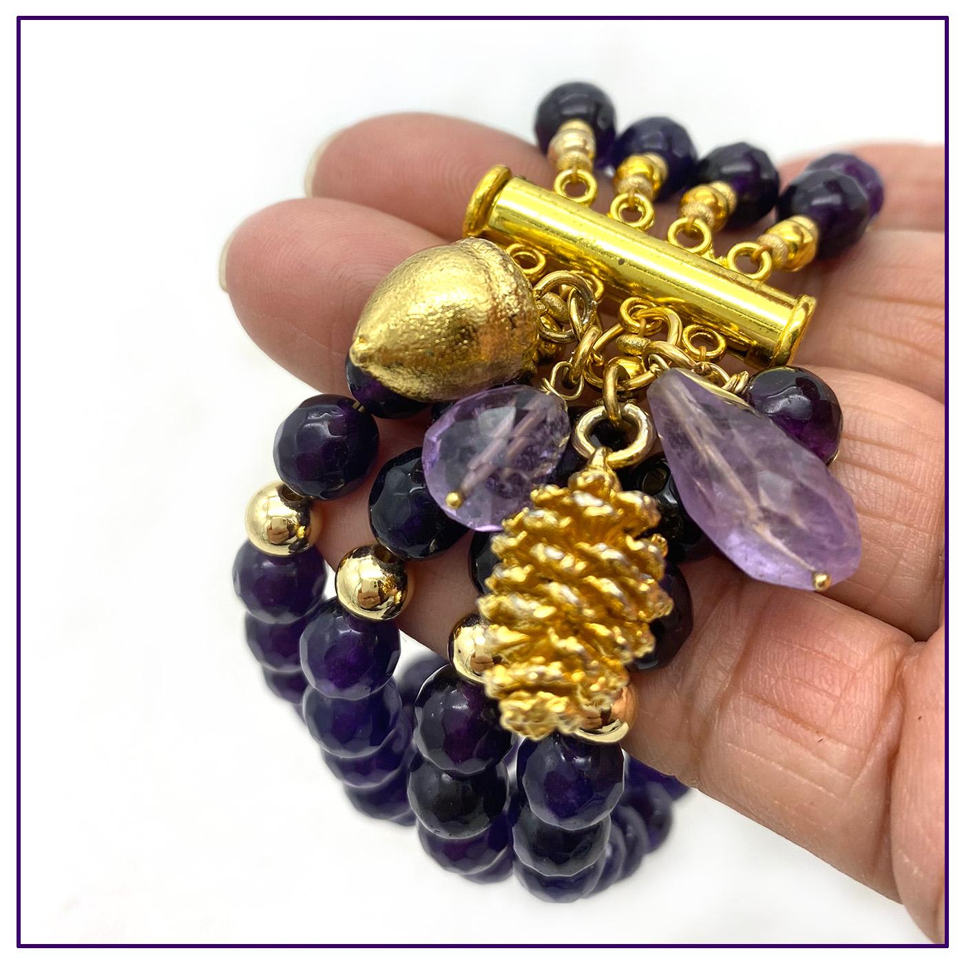 Bracelet à breloques multiples en améthyste en vente 1