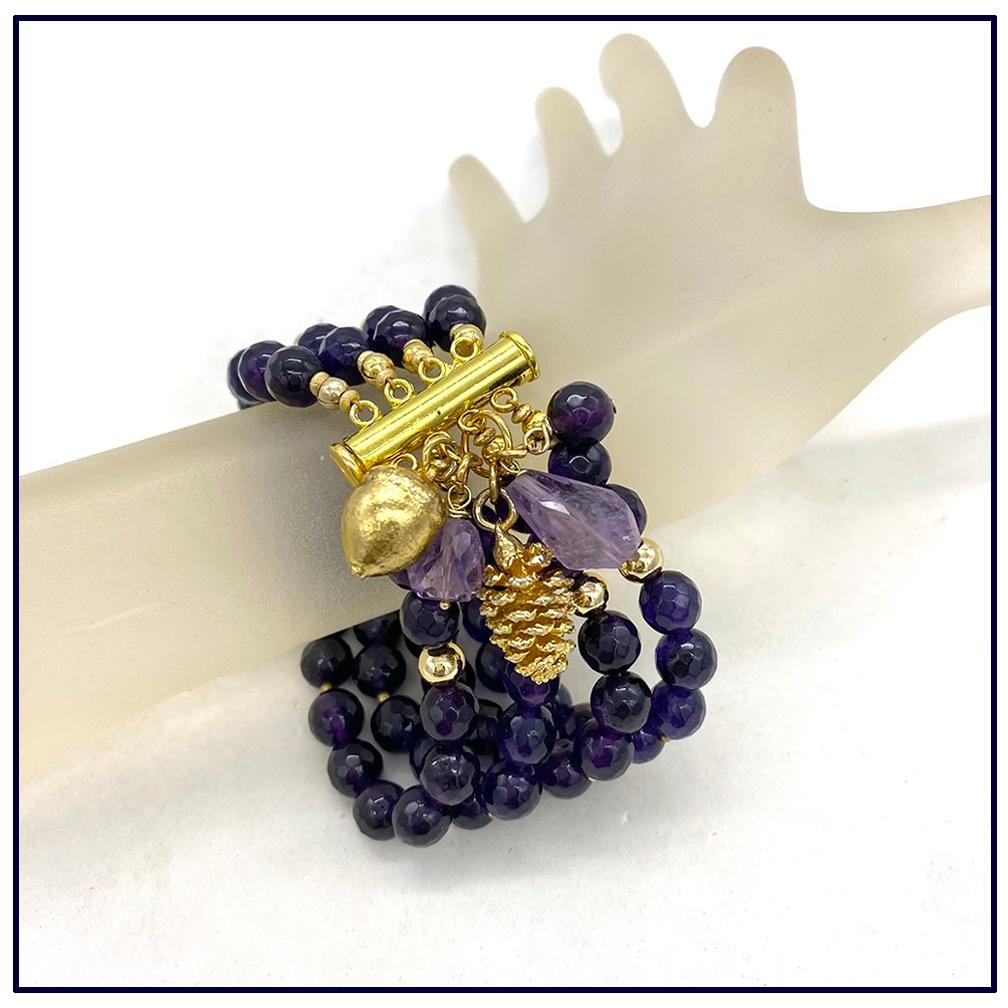 Bracelet à breloques multiples en améthyste en vente 2