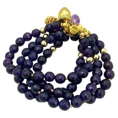 Pulsera con dijes de amatista de varias vueltas