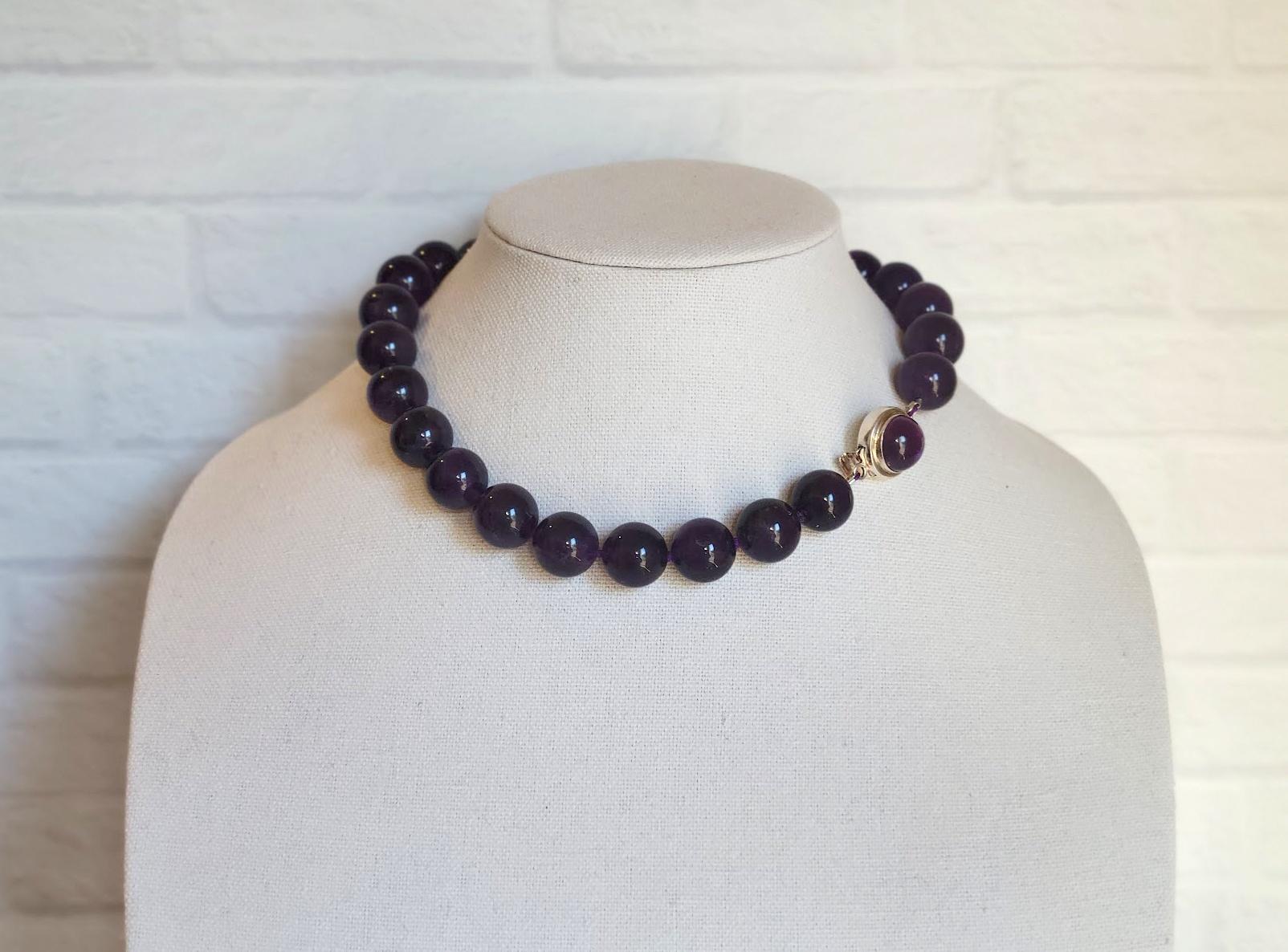 Collana con ametista e chiusura in ametista in vendita 1