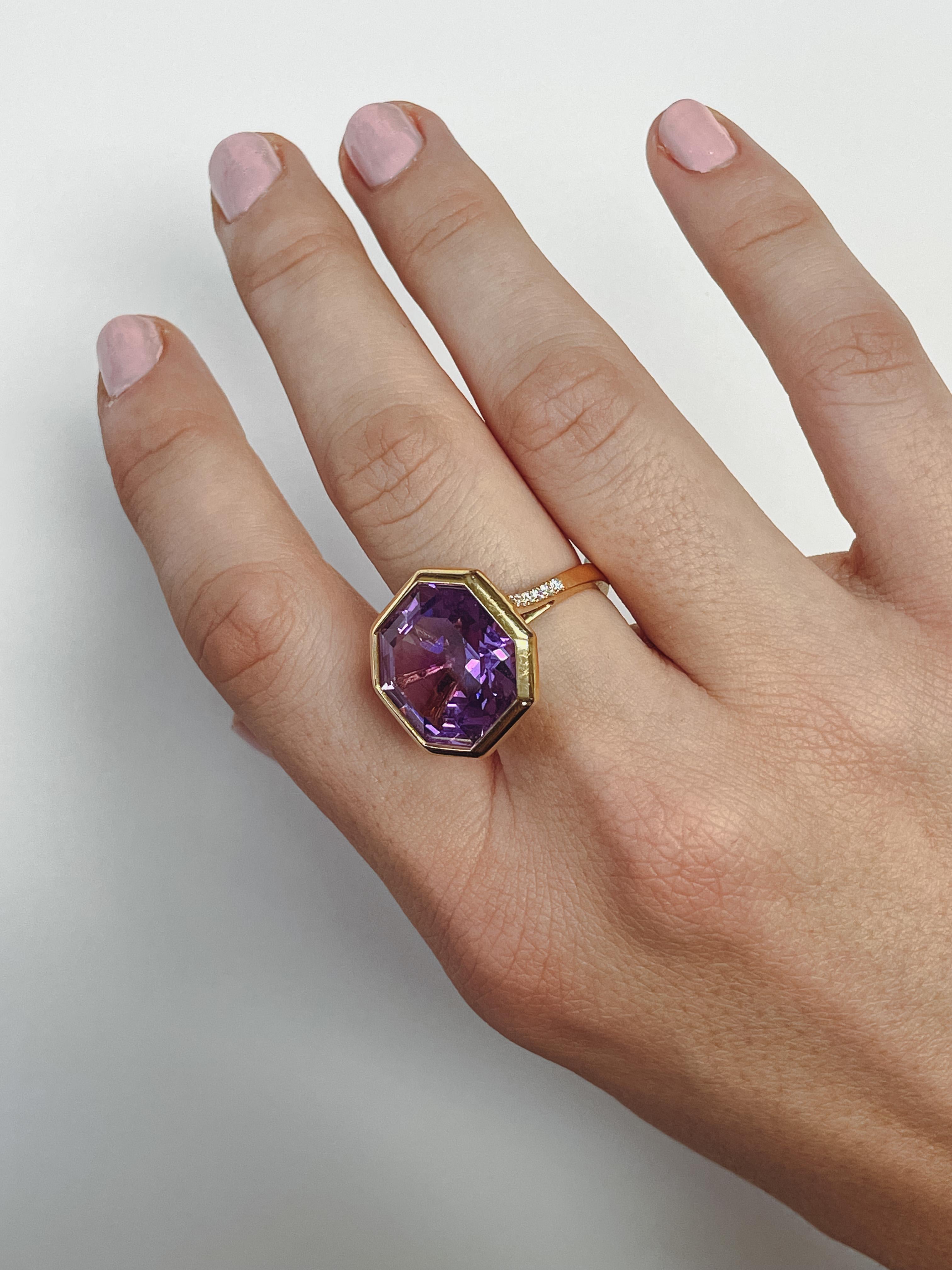 For Sale:  Amethyst Octagon Ring with Diamond in 18K Yellow Gold 2
