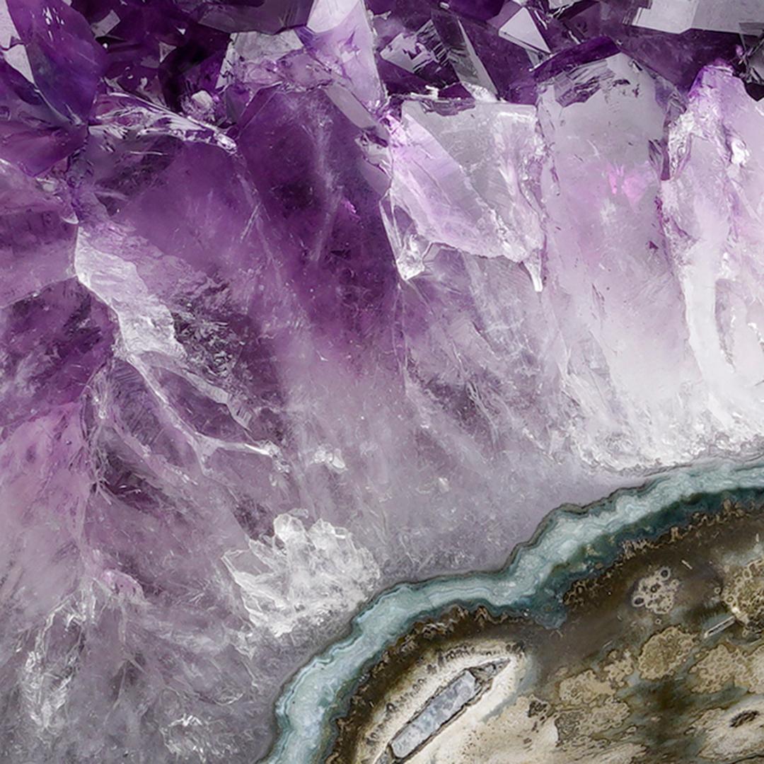 Geode di ametista su supporto metallico girevole in vendita 1