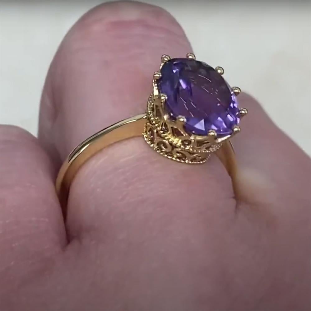 Anillo estilo corona de amatista talla oval (aprox. 3,30 quilates), oro amarillo de 18k en Excelente estado para la venta en New York, NY