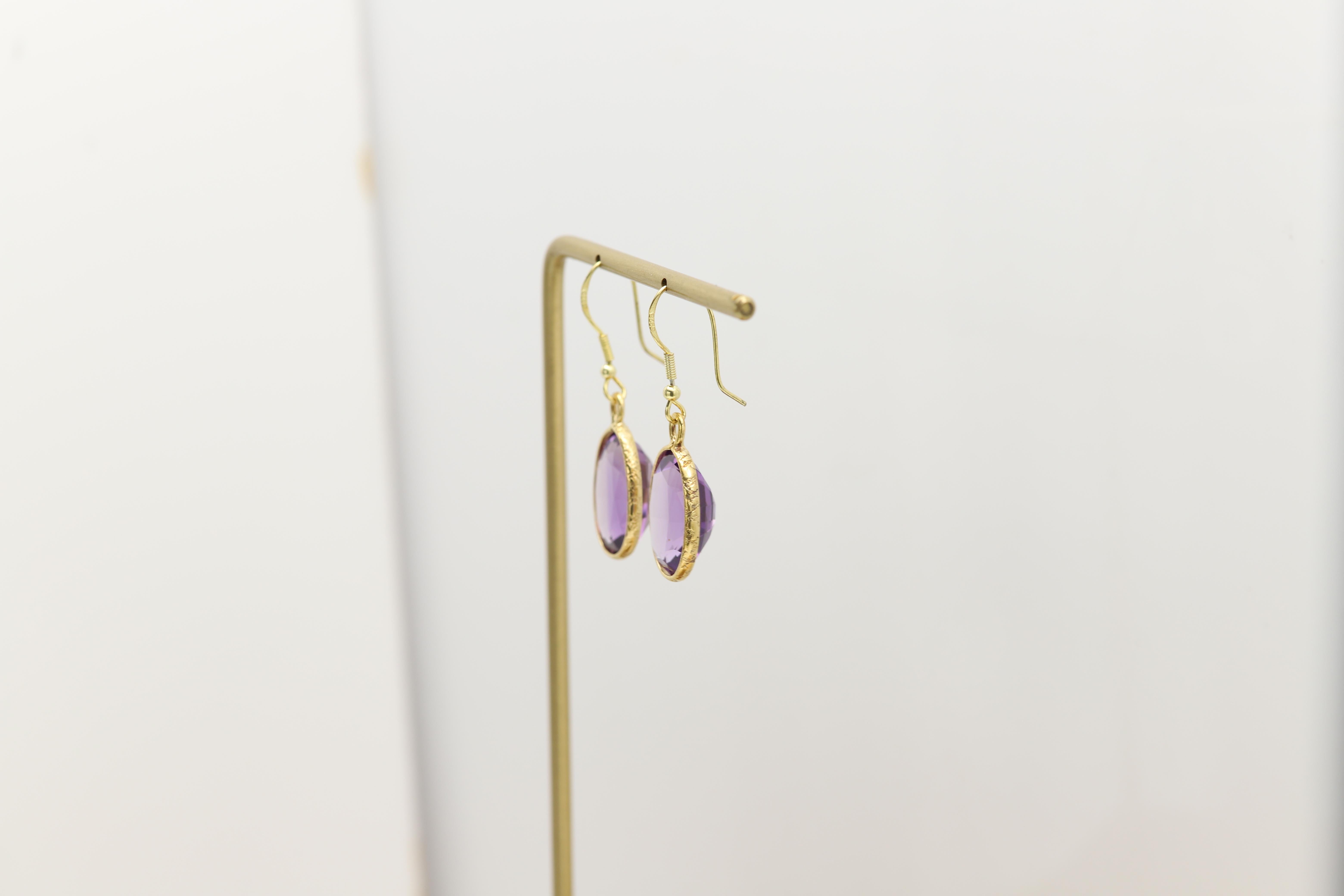 Orecchini ovali di ametista in oro giallo 14K placcato su .925  Silver. In condizioni Nuovo in vendita a Brooklyn, NY