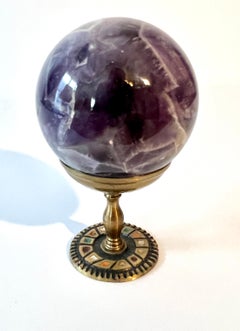 Presse-papier en améthyste sur Stand en laiton