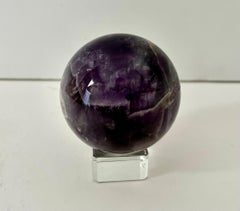 Presse-papiers en améthyste sur support en cristal