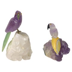 Perroquets d'améthyste sur cristal de roche