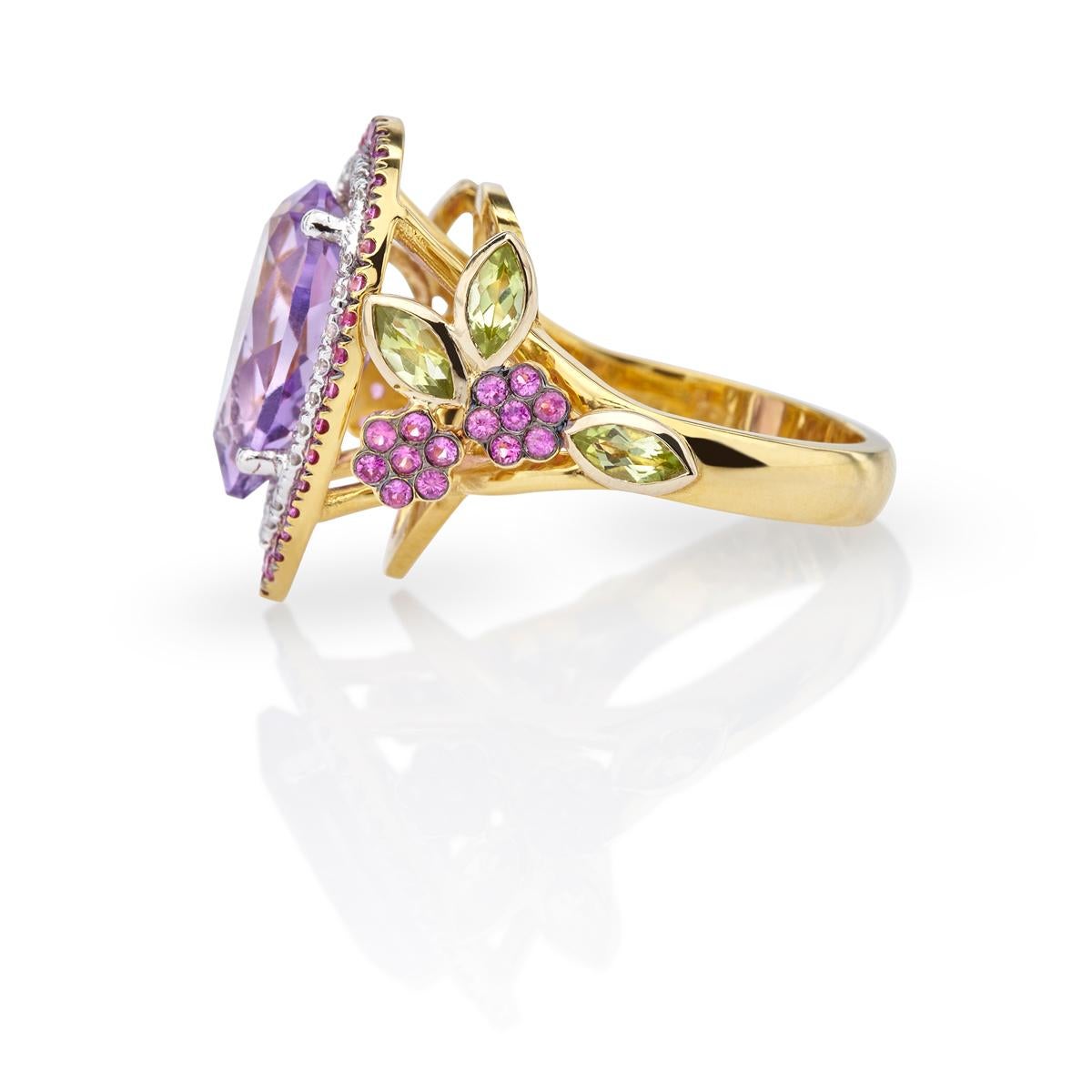 Rosa Amethyst Birne Floral bunte 18kt Gold Ring mit Rubinen Peridots und Diamanten im Zustand „Neu“ im Angebot in Athens, GR