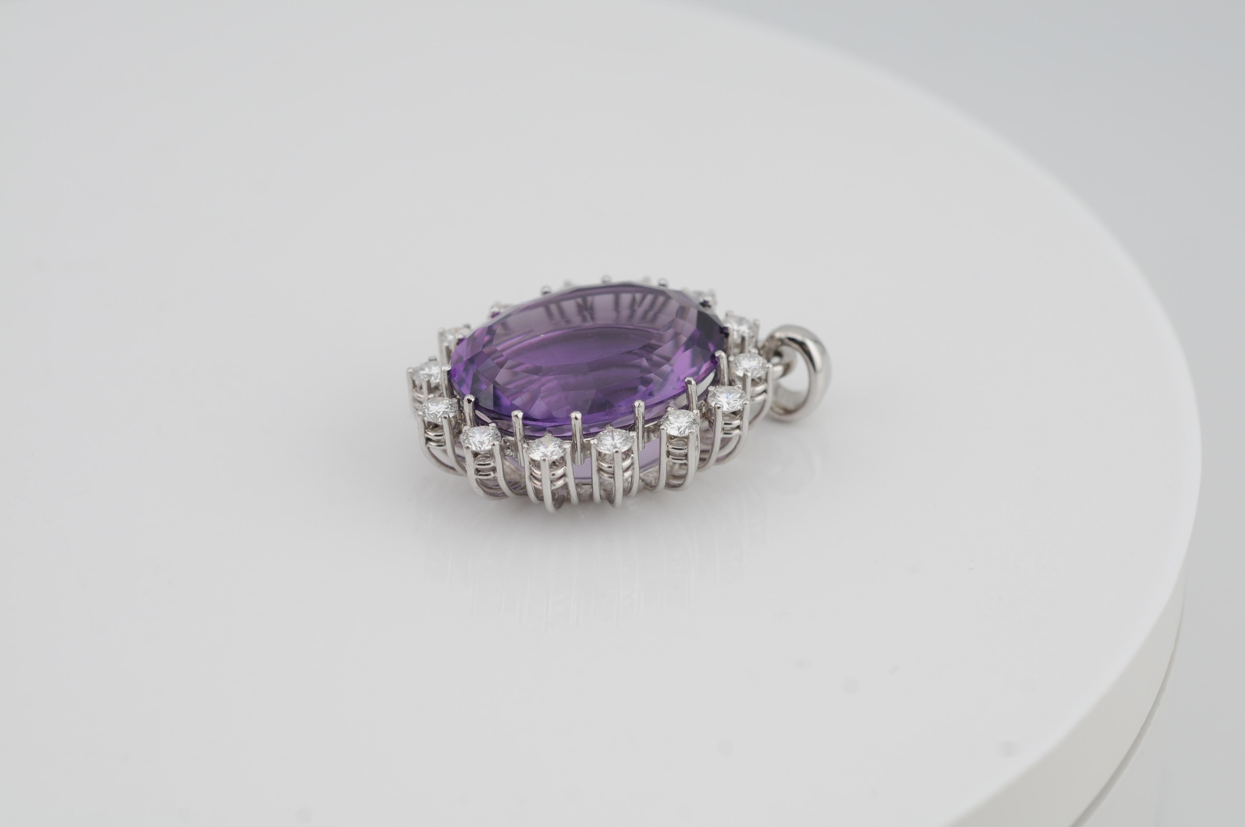Taglio ovale Ciondolo con ametista in oro bianco 18 carati e circa 1,4 carati di diamanti in vendita