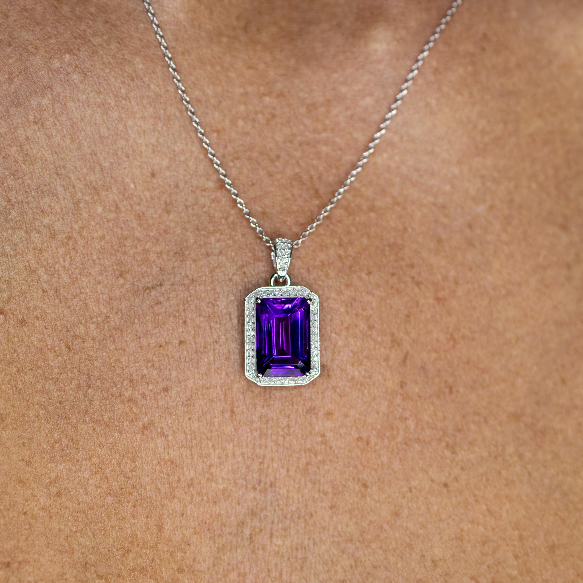 Taglio smeraldo Collana con ciondolo di ametista Diamante aureolato 5,34 carati A. Silver in vendita