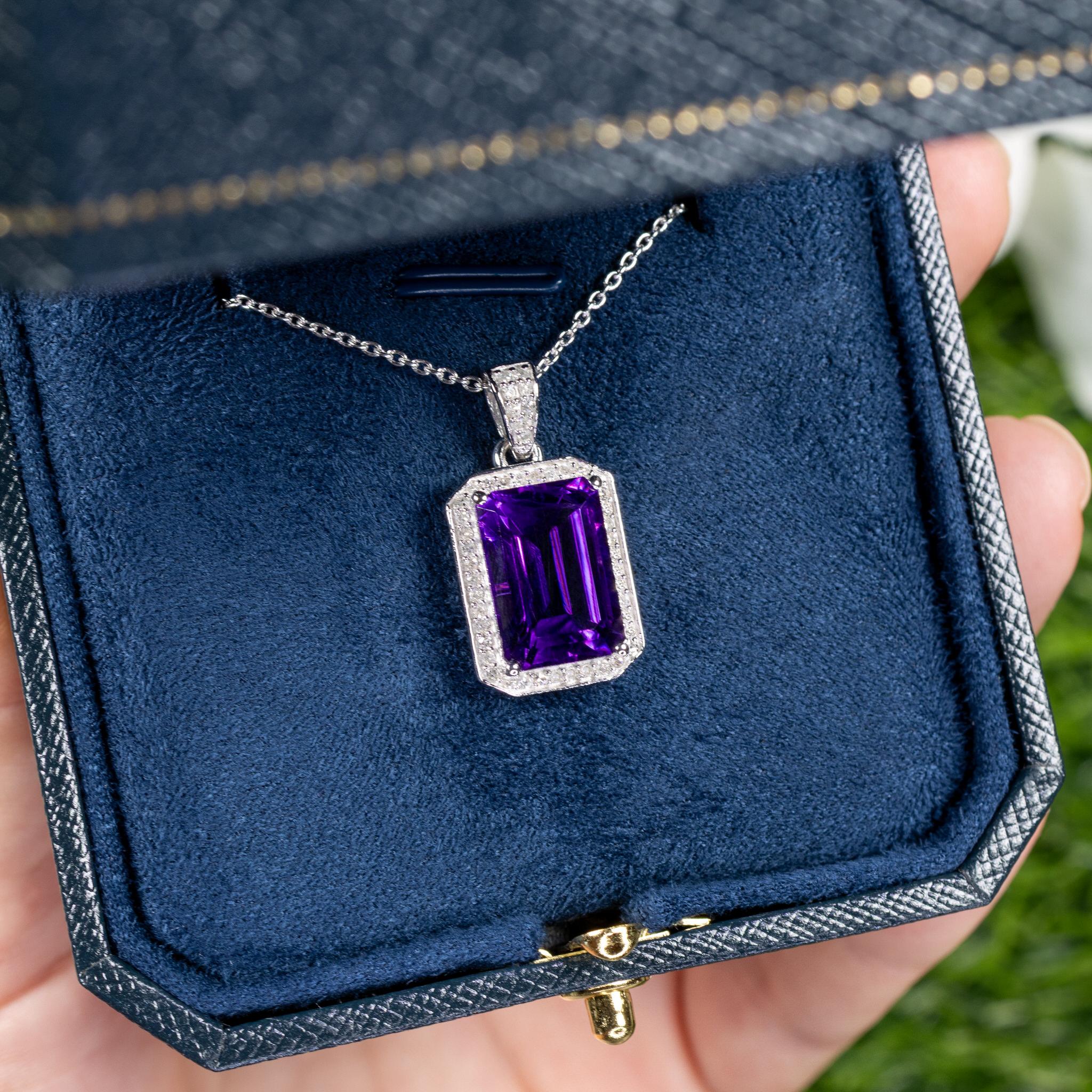 Amethyst Pendant Necklace Diamond Halo 5.34 Carats Sterling Silver Contemporáneo en venta