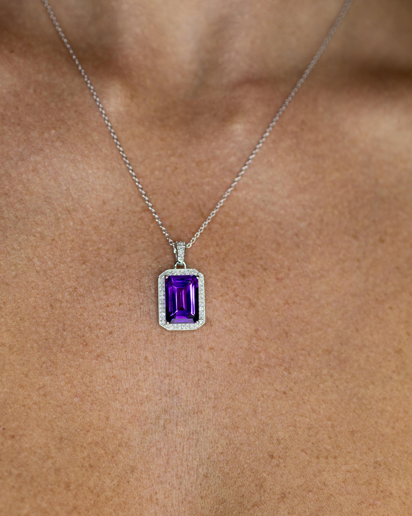 Amethyst Pendant Necklace Diamond Halo 5.34 Carats Sterling Silver en Excelente estado para la venta en Punta Gorda, FL
