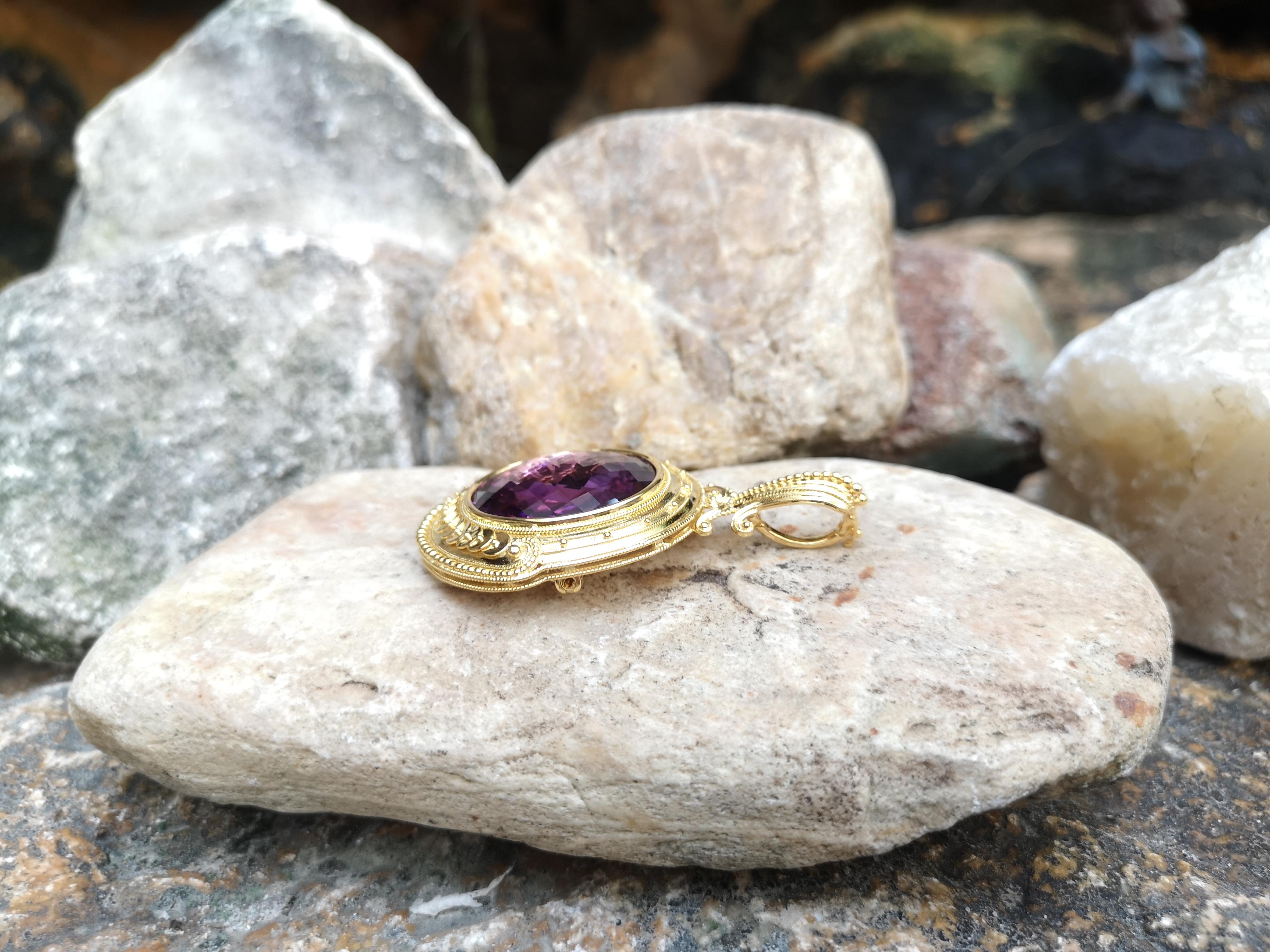 Amethyst Pendant Set in 18 Karat Gold Settings In New Condition For Sale In Bangkok, TH