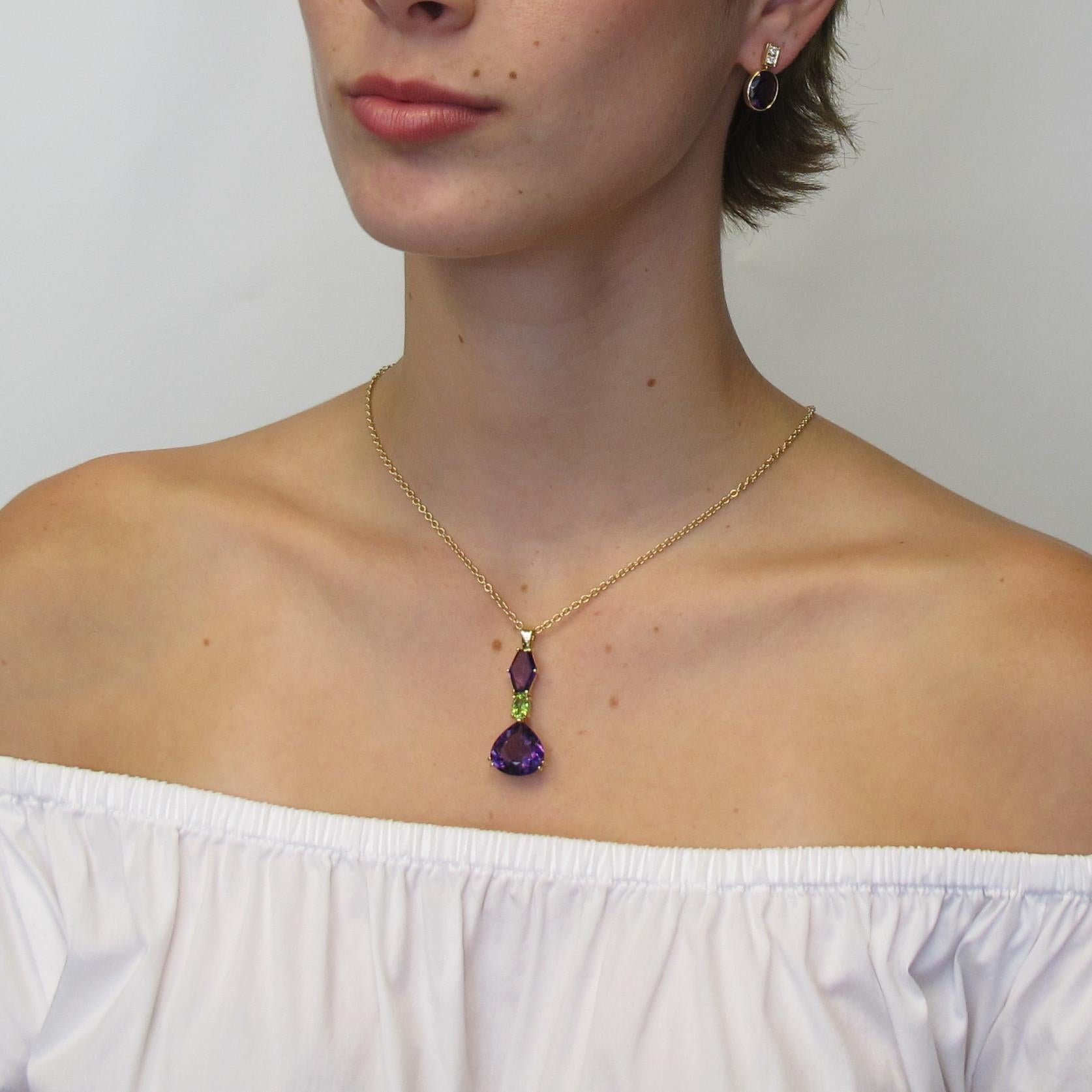  10 Carat Amethyst Drop Necklace with Peridot in 18k Yellow Gold For Sale 2