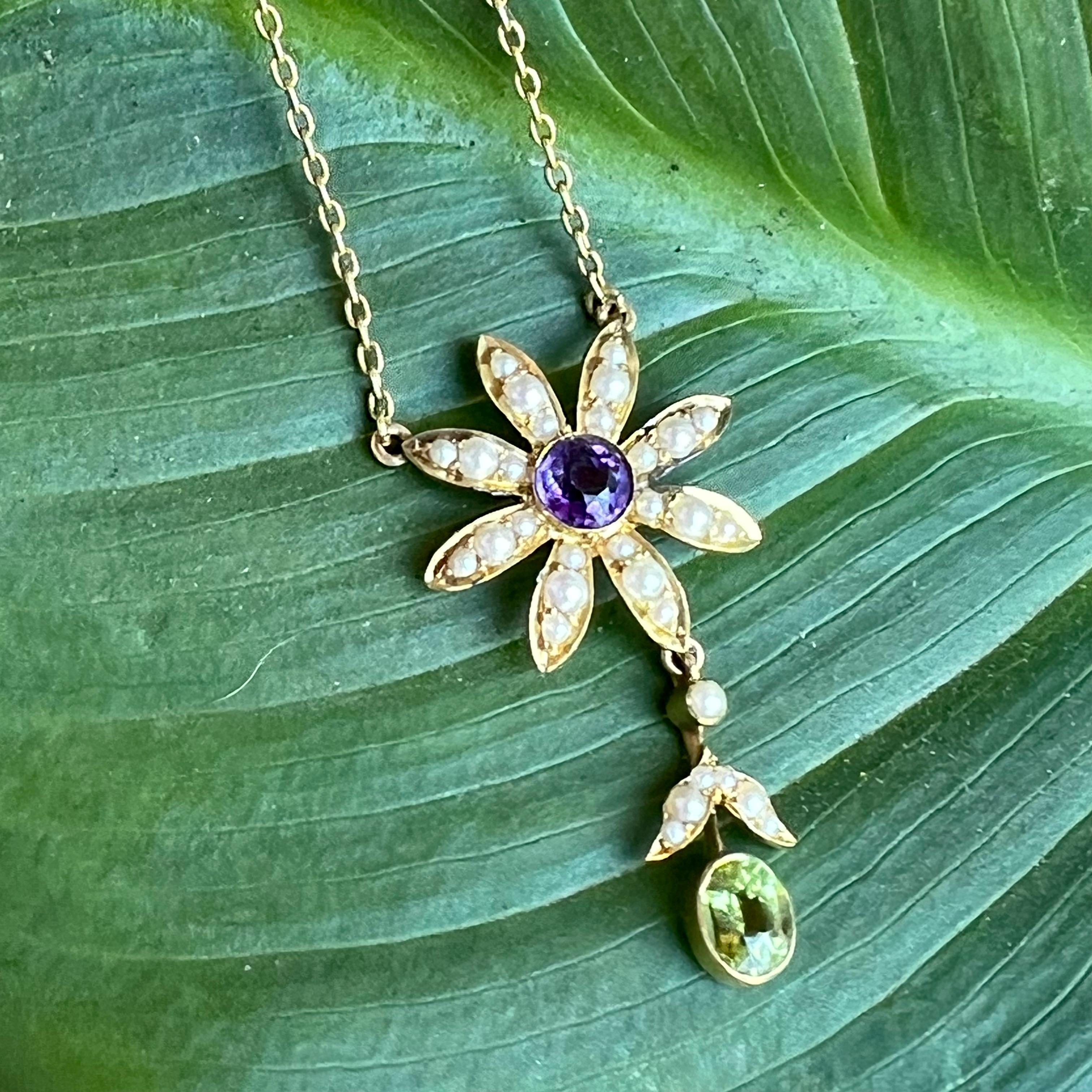 Amethyst, peridot and Pearl  15 Karat Gold Flower Pendant Necklace Circa 1900 In Excellent Condition For Sale In Berkeley, CA