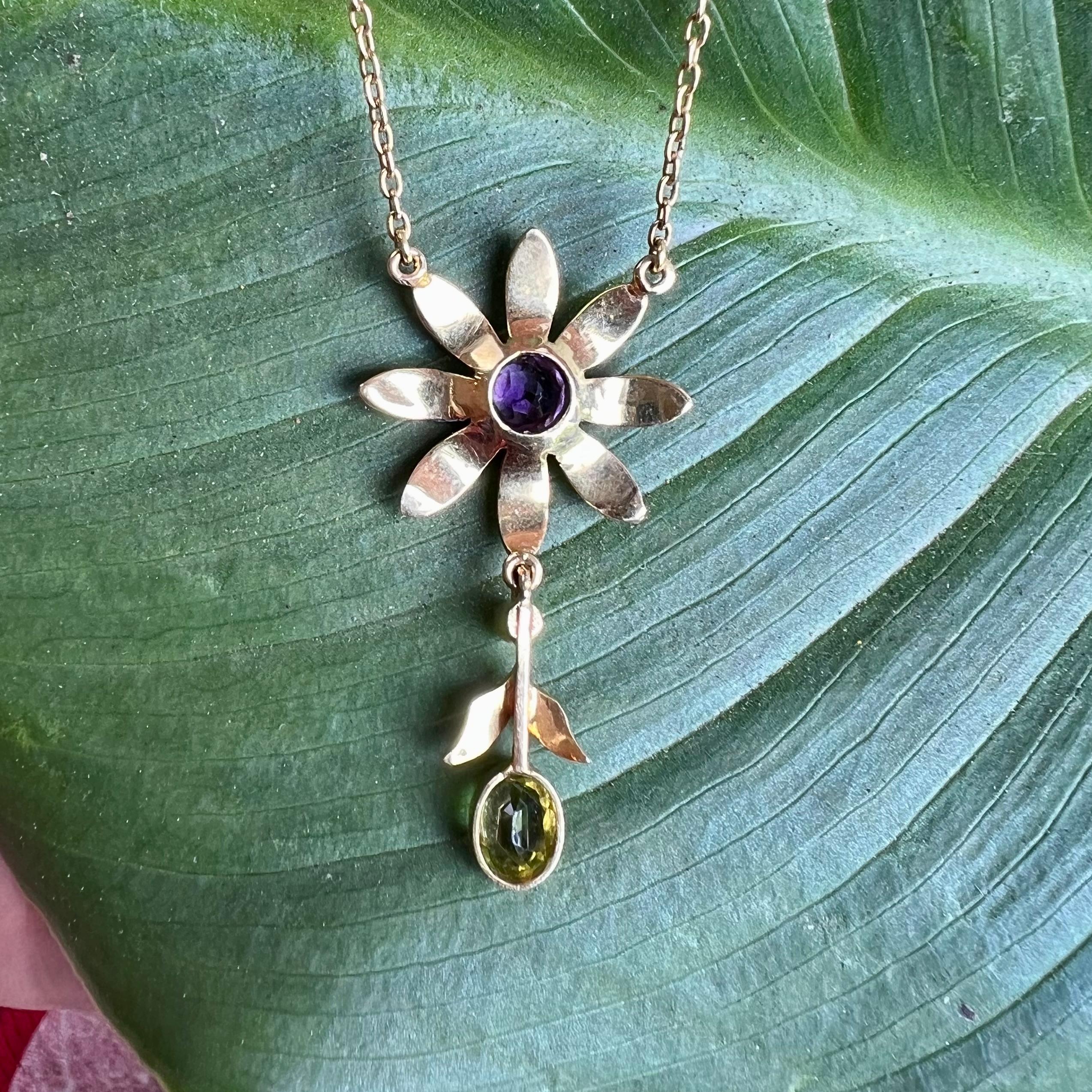 Amethyst, peridot and Pearl  15 Karat Gold Flower Pendant Necklace Circa 1900 For Sale 2