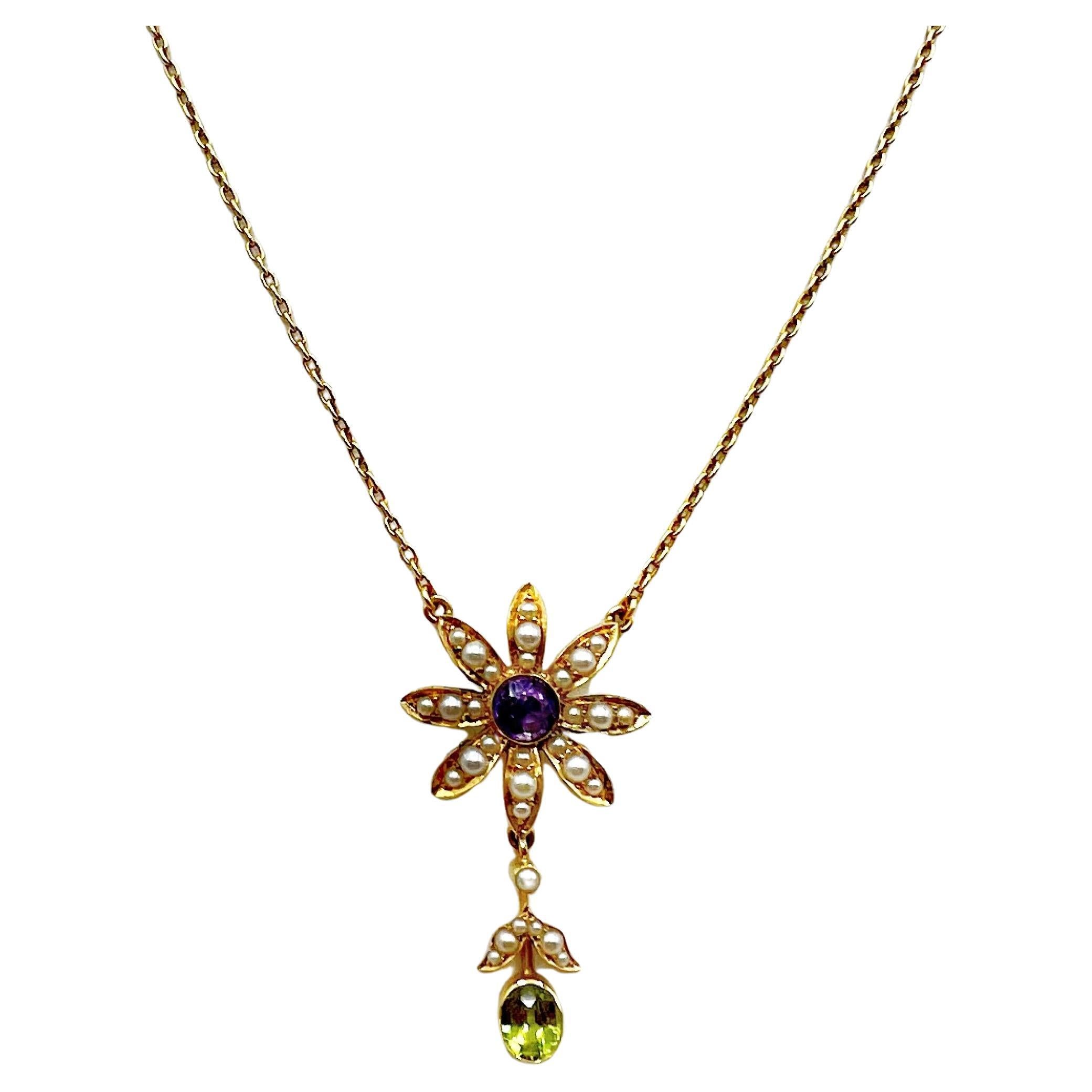 Amethyst, Peridot und Perle  15 Karat Gold Halskette mit Blumenanhänger, um 1900