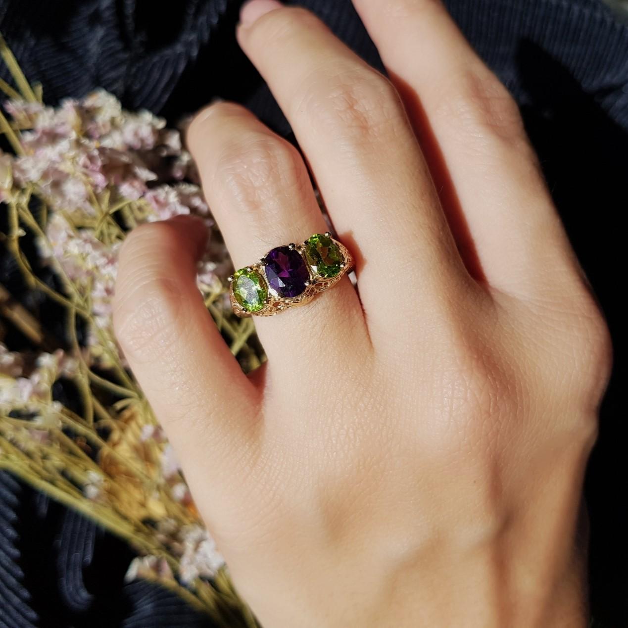 Amethyst Peridot Filigree Three Stone Ring in Solid 14K Yellow Gold For Sale 2