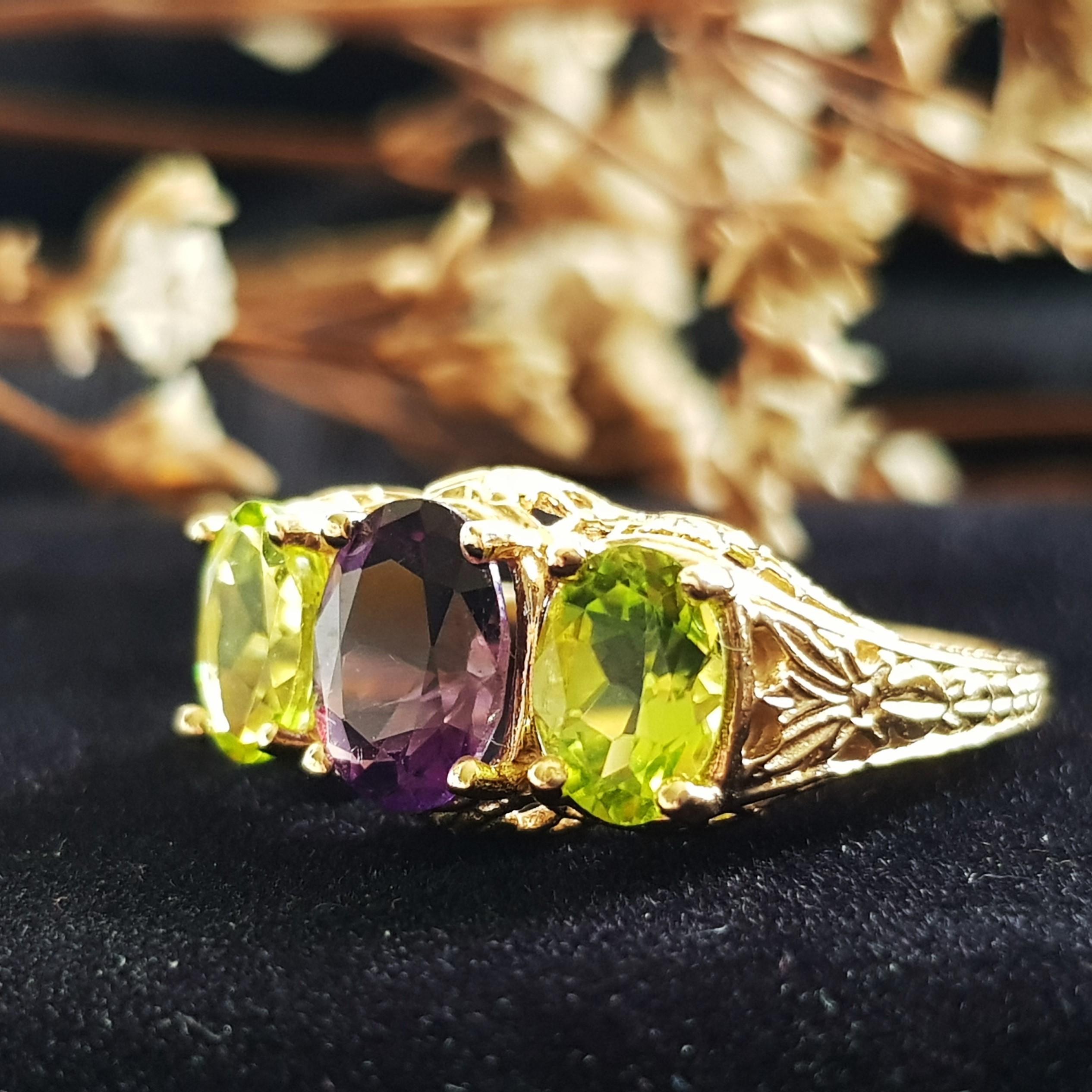 Amethyst Peridot Filigree Three Stone Ring in Solid 14K Yellow Gold In New Condition For Sale In Bangkok, TH