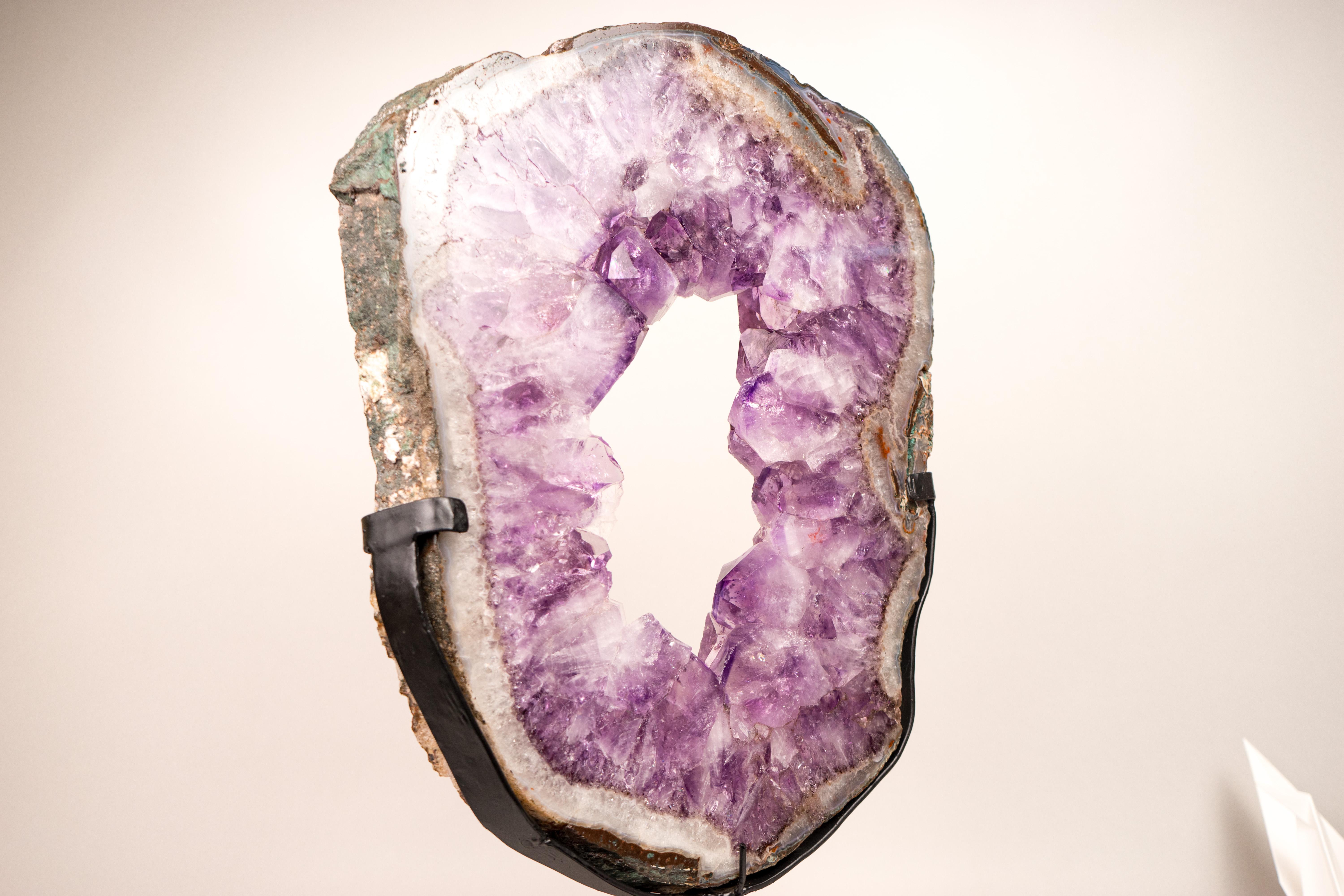 Amethyst Portal with Large Purple Amethyst and Agate Lace In New Condition For Sale In Ametista Do Sul, BR
