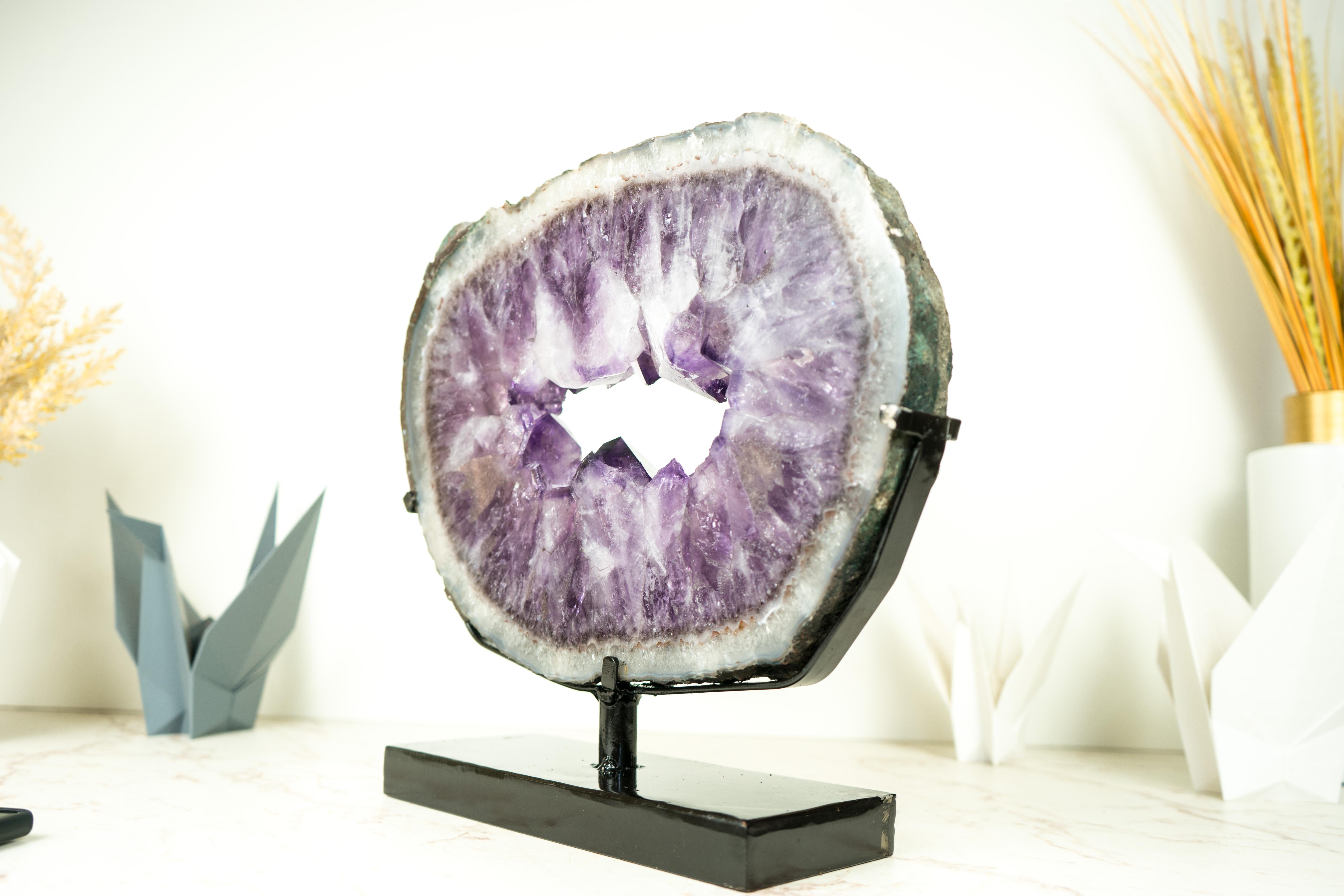Amethyst Portal with Large Purple Amethyst and Blue Lace Agate  In Distressed Condition For Sale In Ametista Do Sul, BR